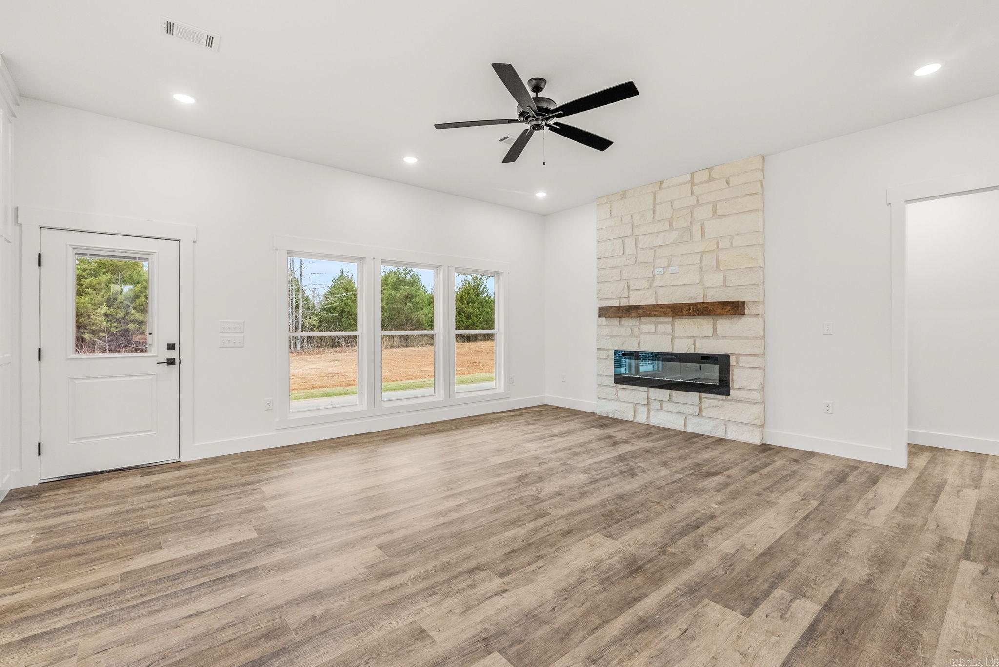 ULES WATSON PLACE - Residential