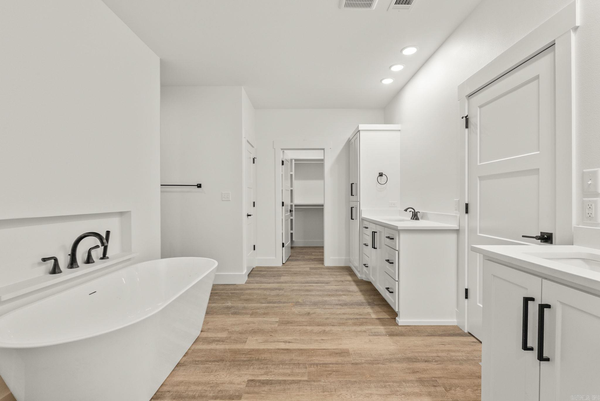 ULES WATSON PLACE - Residential