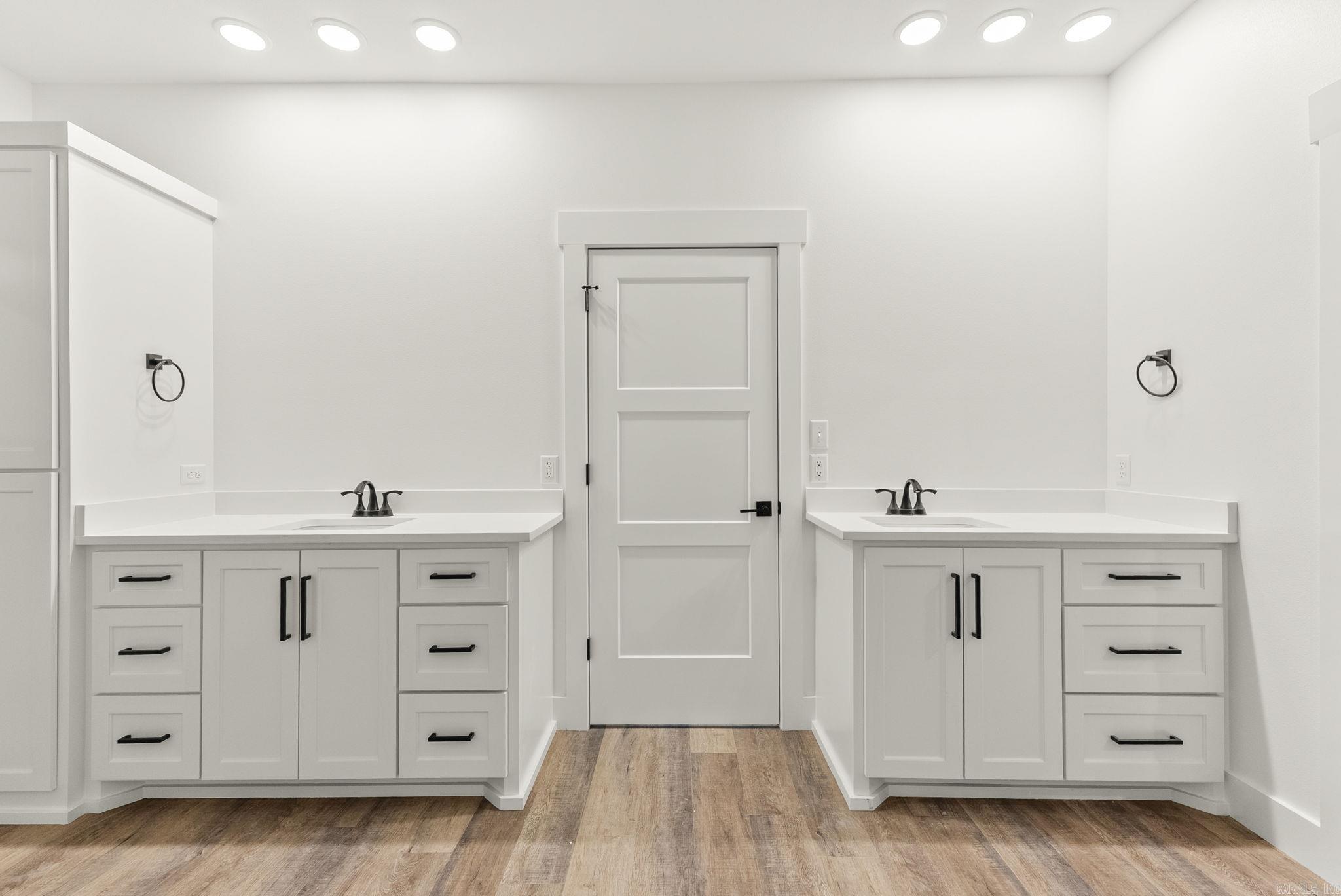 ULES WATSON PLACE - Residential