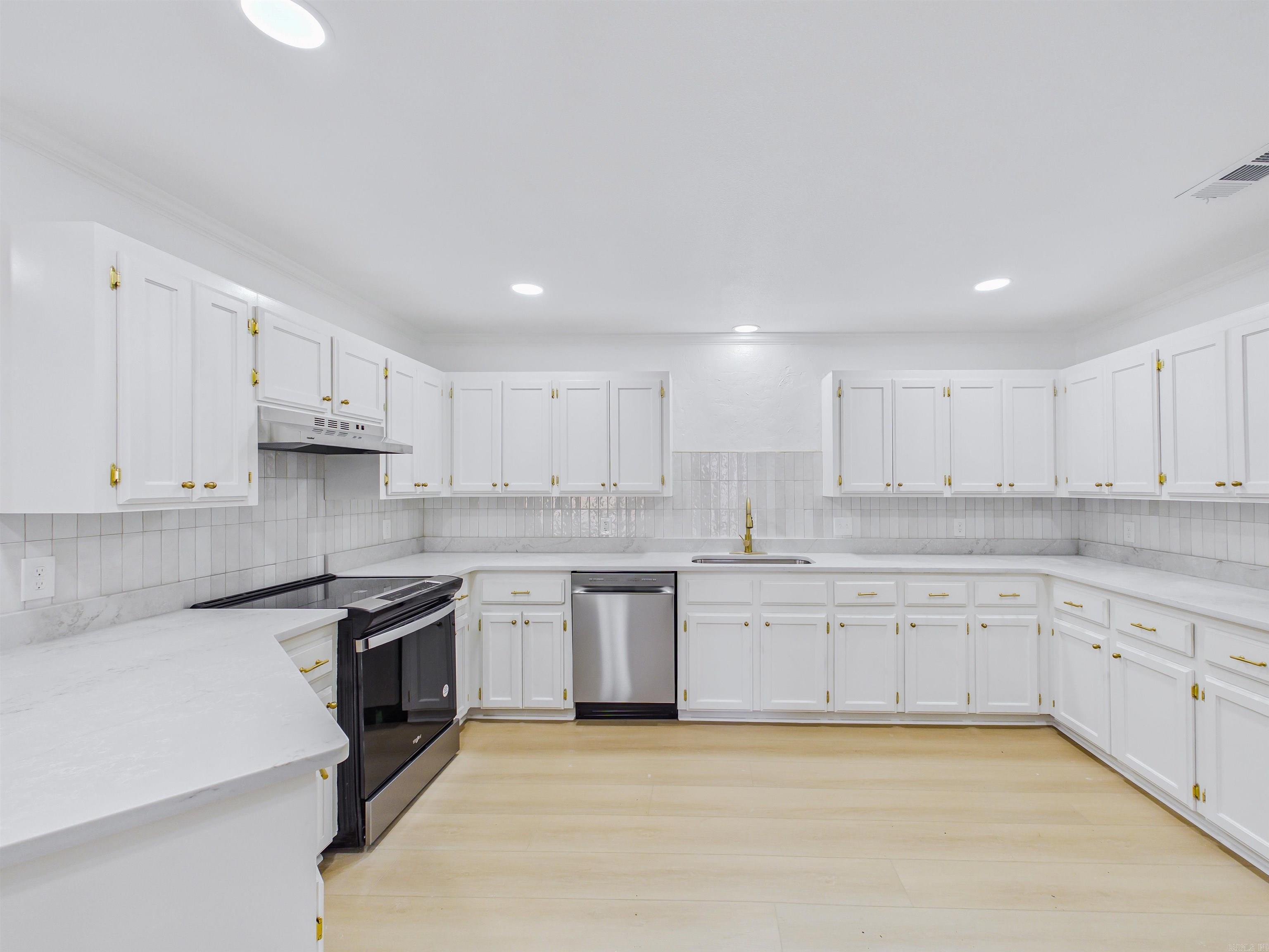 WHITNEY WOODS - Residential