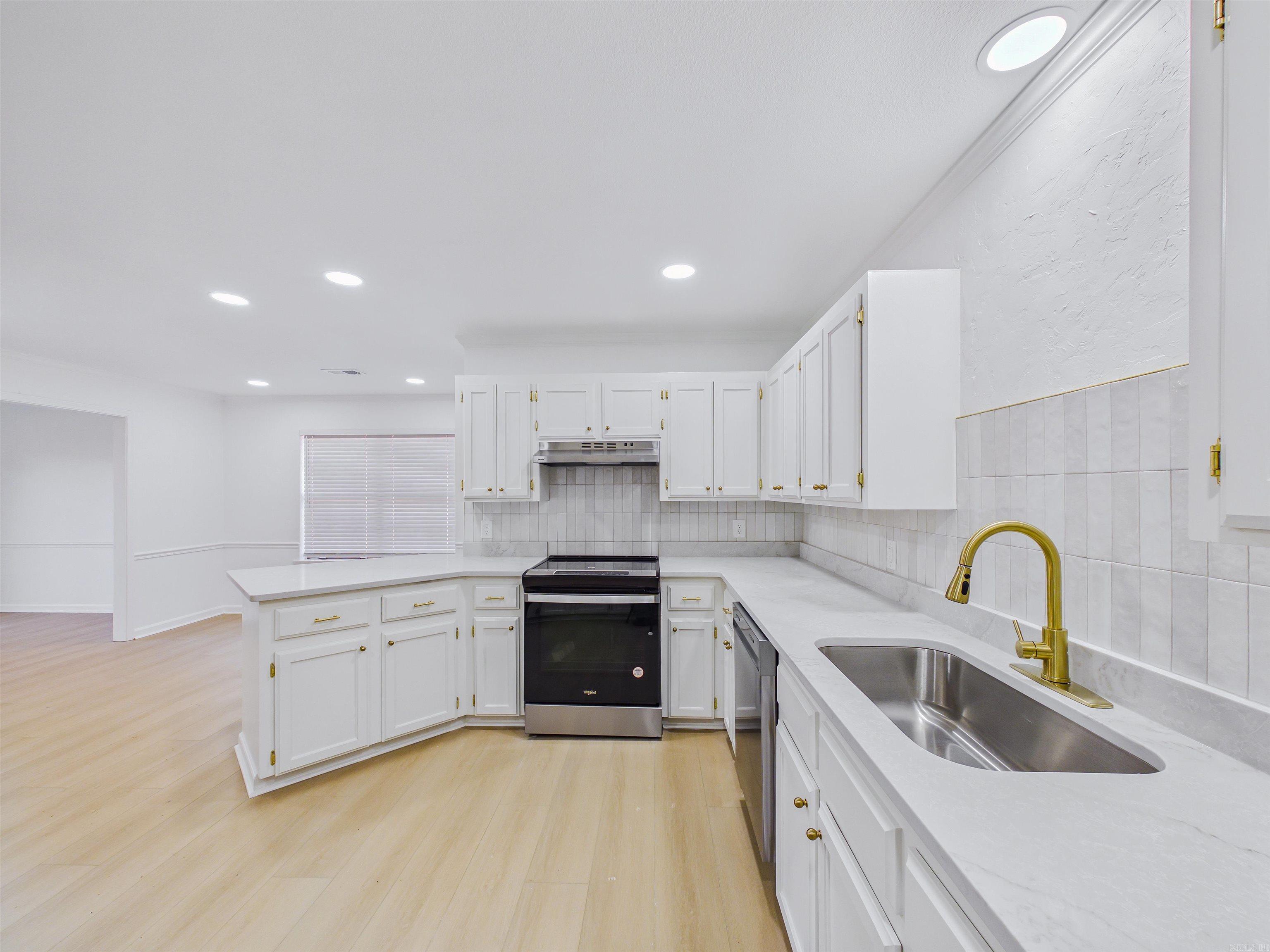 WHITNEY WOODS - Residential