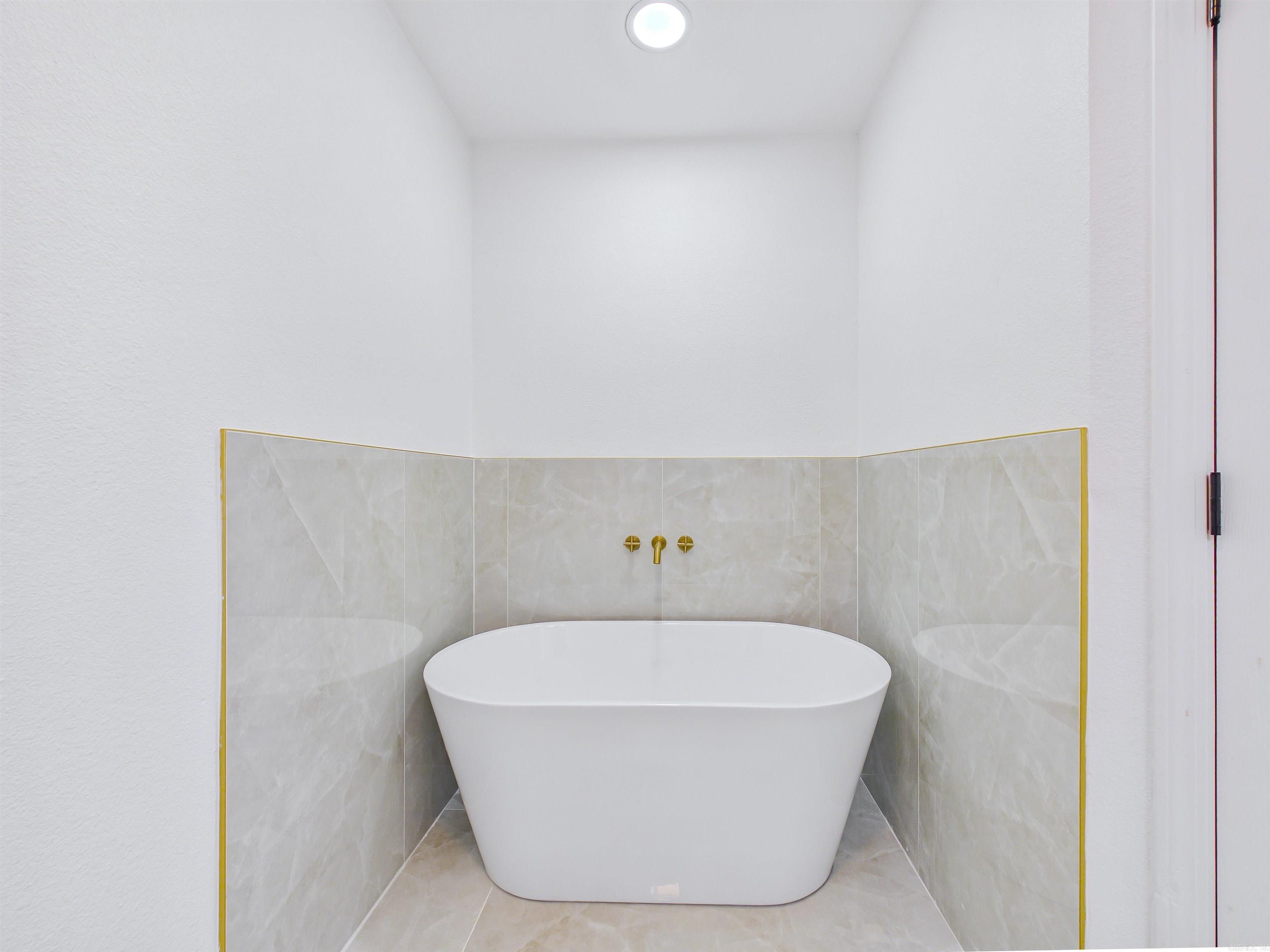 WHITNEY WOODS - Residential