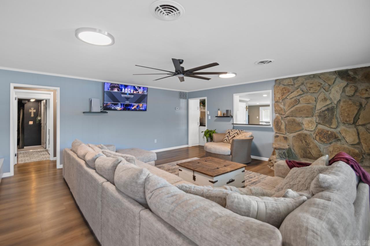 O E HENDERSON - Residential