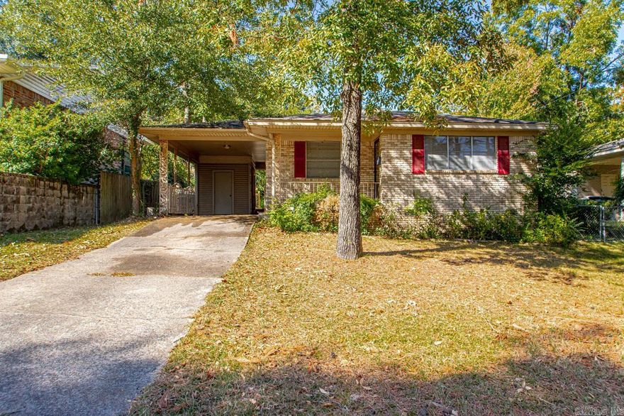 Cute bungalow in Midtown! Close to everything. Perfect one level home, with 3bd and 2ba, separate family room, and large dining/living space open to kitchen. Refrigerator conveys. Level backyard with nice deck.