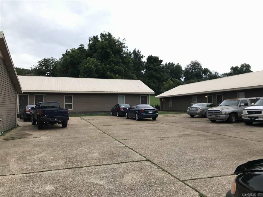 MOVE IN SPECIAL: 50% off 1st month's rent if you sign a lease & take possession by 11/20/19 (Discount doesn't apply to other charges & fees) Conveniently located close to schools, churches & downtown. Electric range, fridge & dishwasher furnished. Washer/dryer hookups in the large bathroom. Living room/kitchen area is open. OPTIONAL: Pay $135 more per month for landlord to pay basic utilities. Tenant must pay their own cable/internet. Interested persons may apply & pay application fee at listing office.