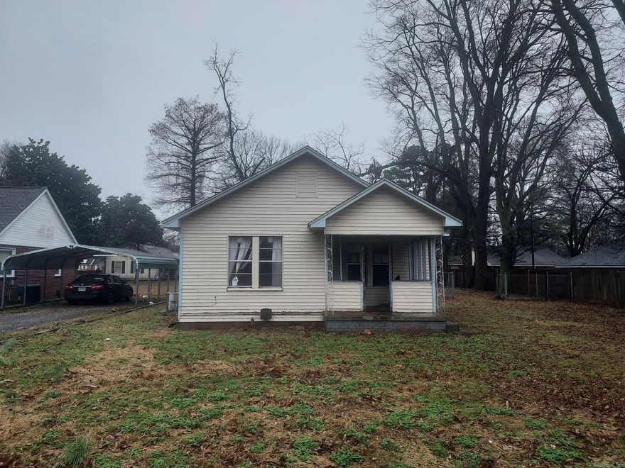 Great investor potential!  2 bed, 1 bath home in need of roof, electrical and flooring repair.  This would be a great investment to rebuild the home or purchase the lot to build your new home.  Seller will require proof of funds and earnest money addendum to be submitted with all agent submitted offers.  This property has been placed in an upcoming event. All bids should be submitted at http://www.xome.com void where prohibited. Please submit any pre-auction offer received through the property details page on Xome.com. Any post-auction offers will need to be submitted directly to the listing agent. Response within 3 business days. All properties are subject to a 5% buyer s premium pursuant to the Auction Participation Agreement and Terms & Conditions minimums will apply. Please contact listing agent for details and commission paid on this property.