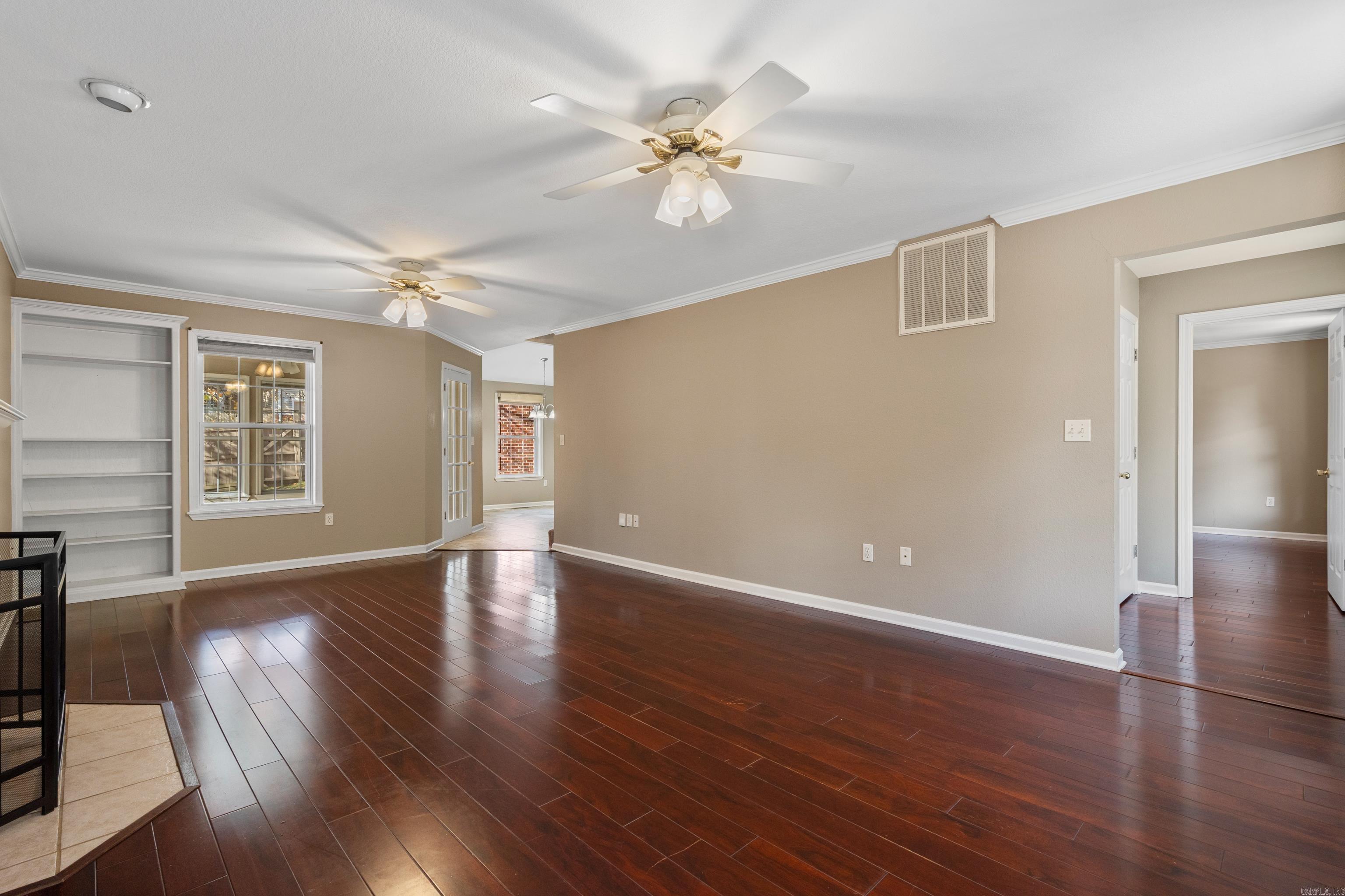 TOWNSQUARE - Residential