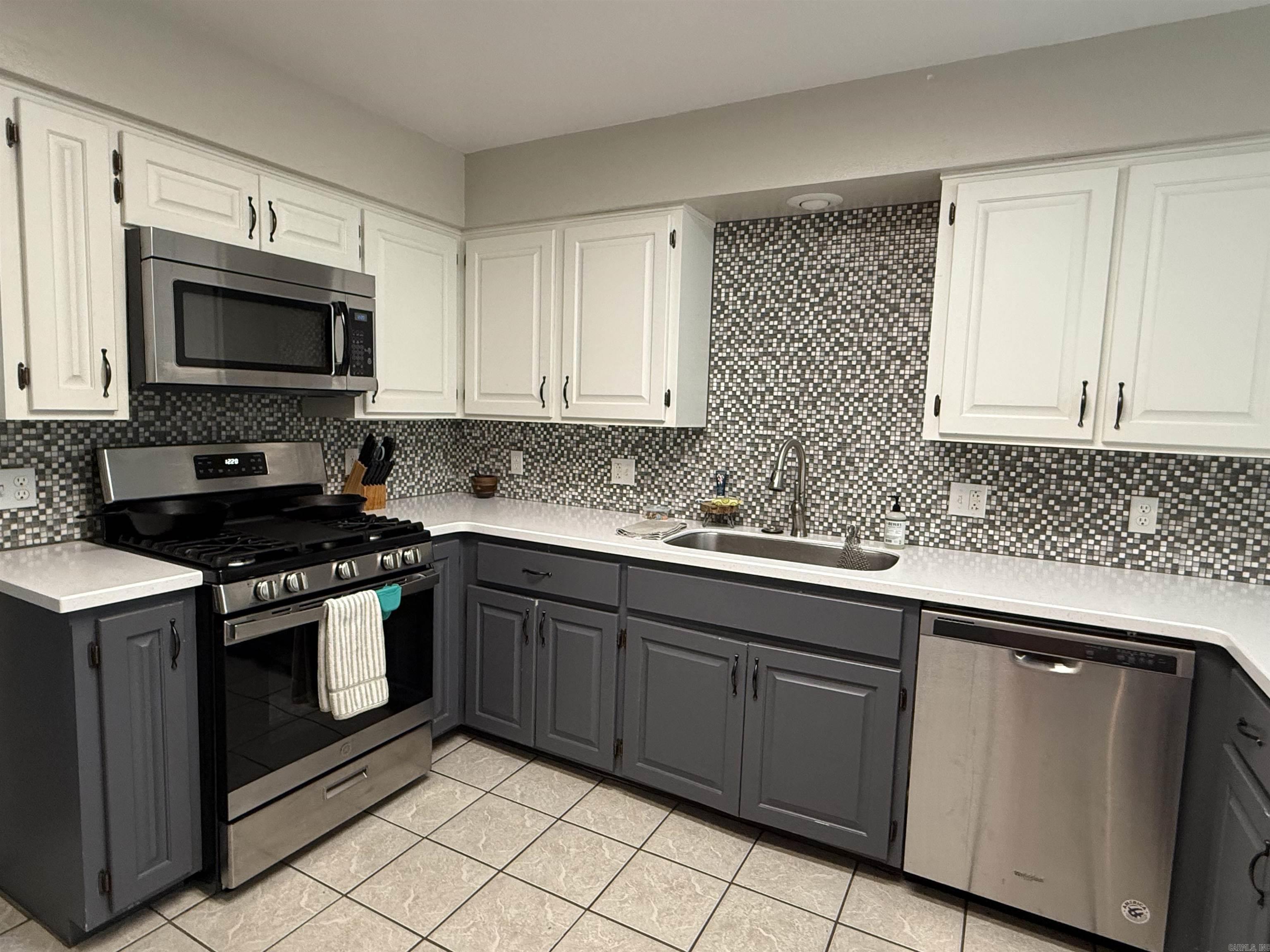 EDGEWATER COVE - Residential