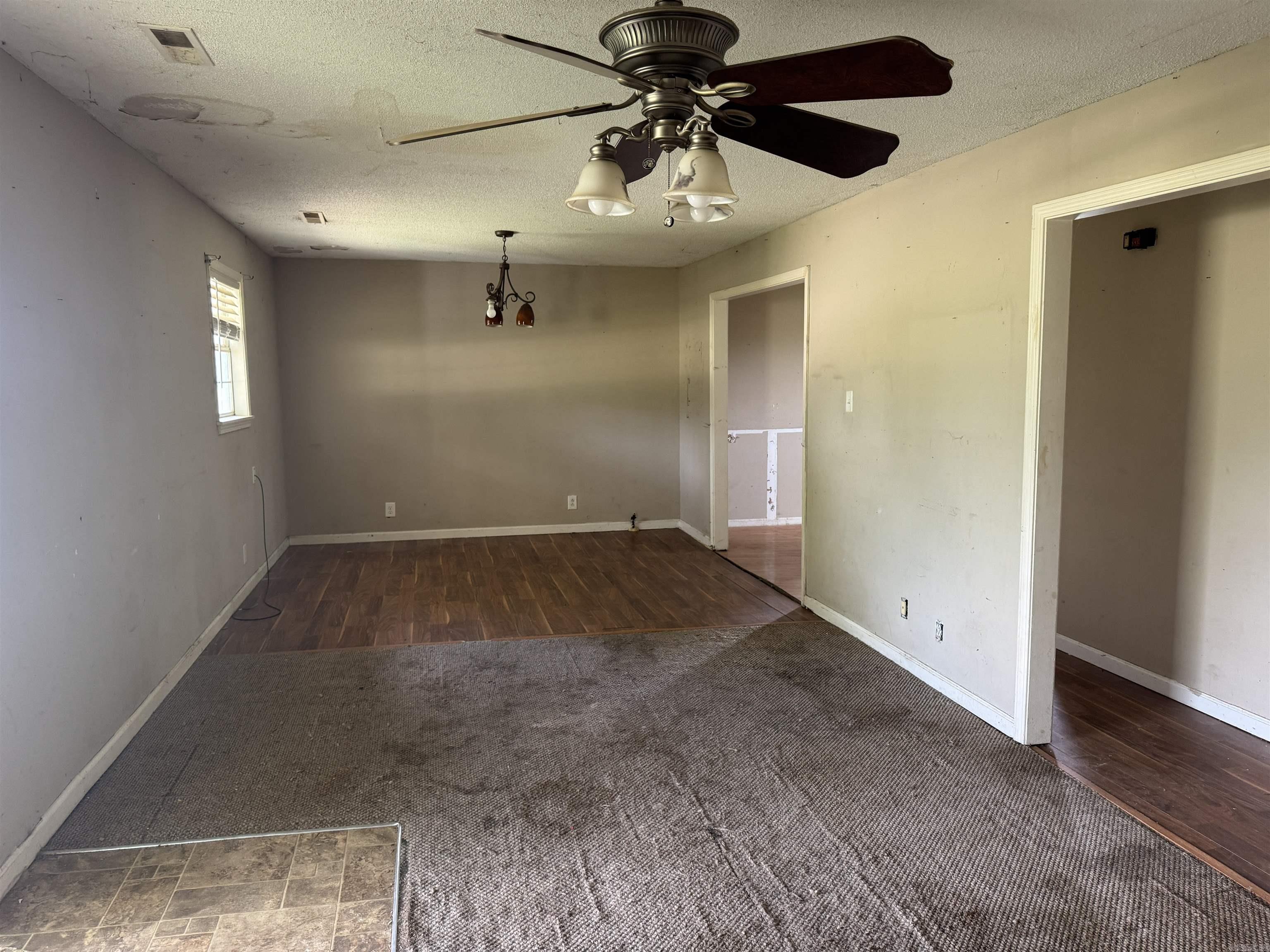 MELANIE HEIGHTS - Residential