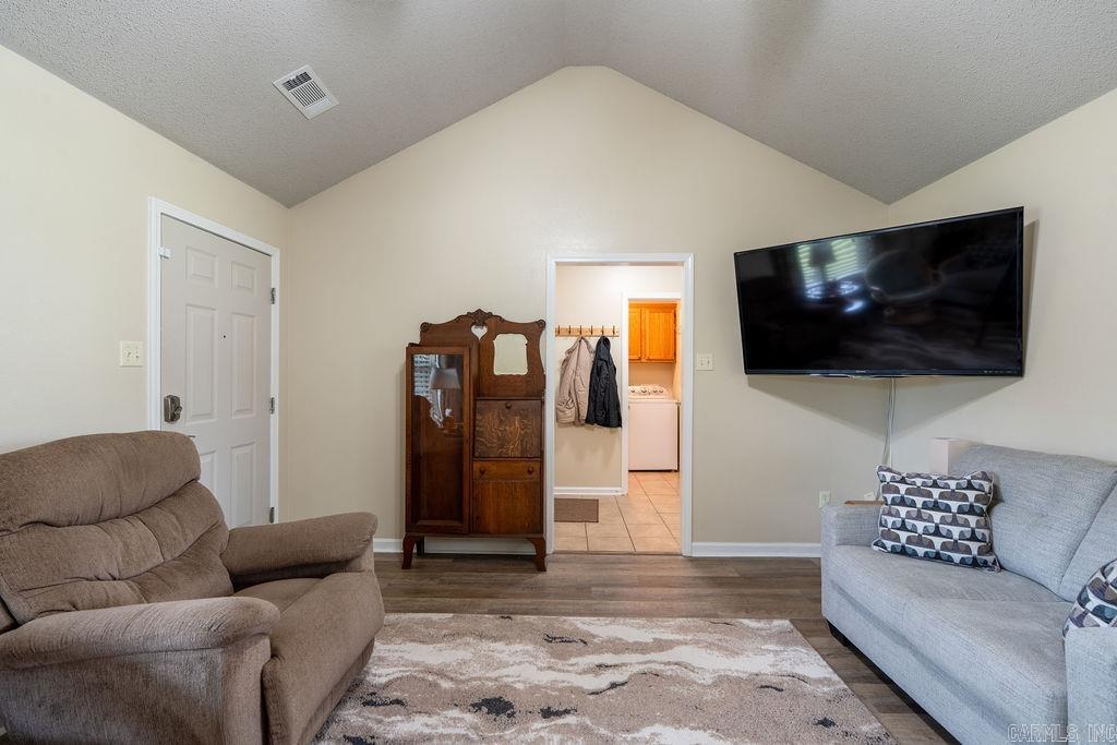 SUMMERBROOKE - Residential