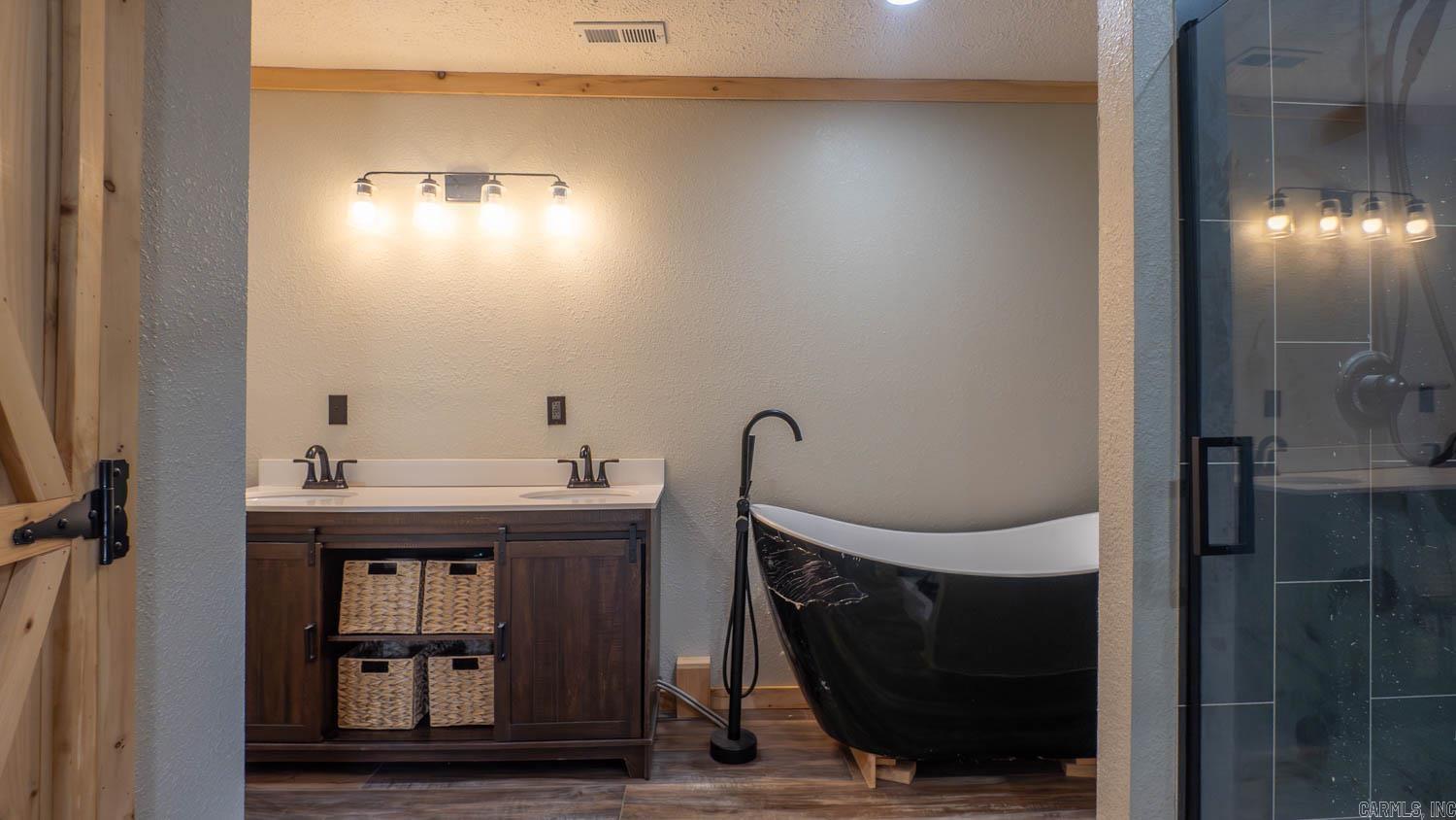 RIVERSIDE RIDGE ESTATES - Residential