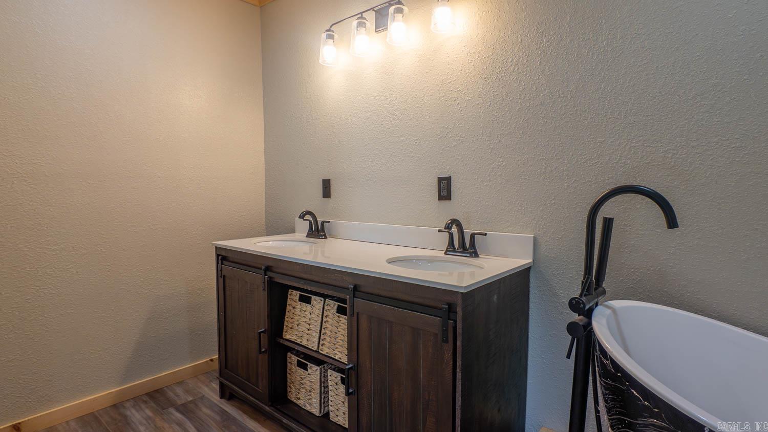 RIVERSIDE RIDGE ESTATES - Residential