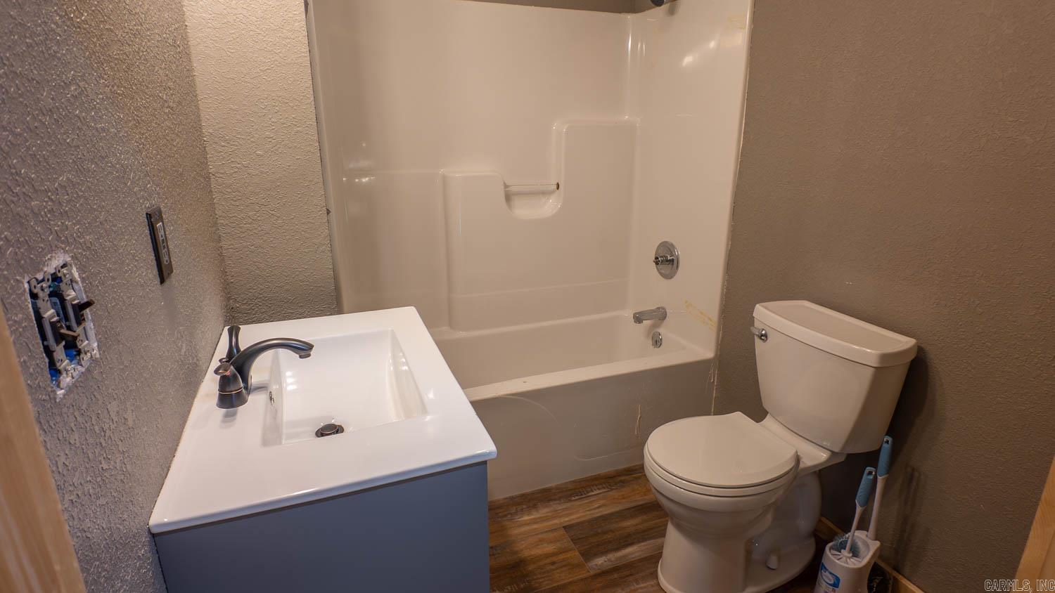 RIVERSIDE RIDGE ESTATES - Residential