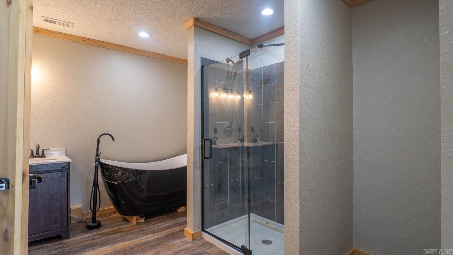 RIVERSIDE RIDGE ESTATES - Residential