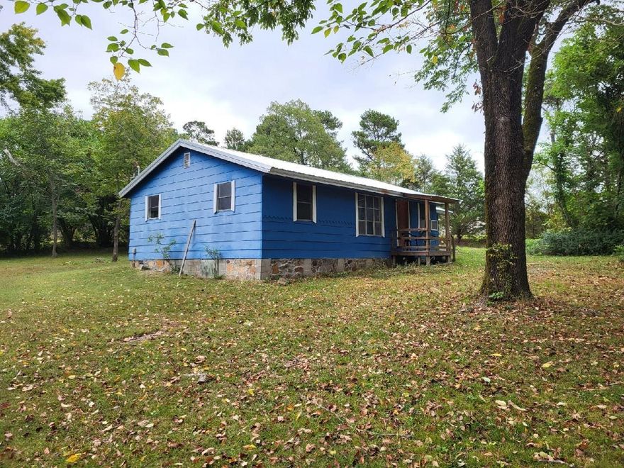 Well maintained and updated home in Norfork AR. Great location!