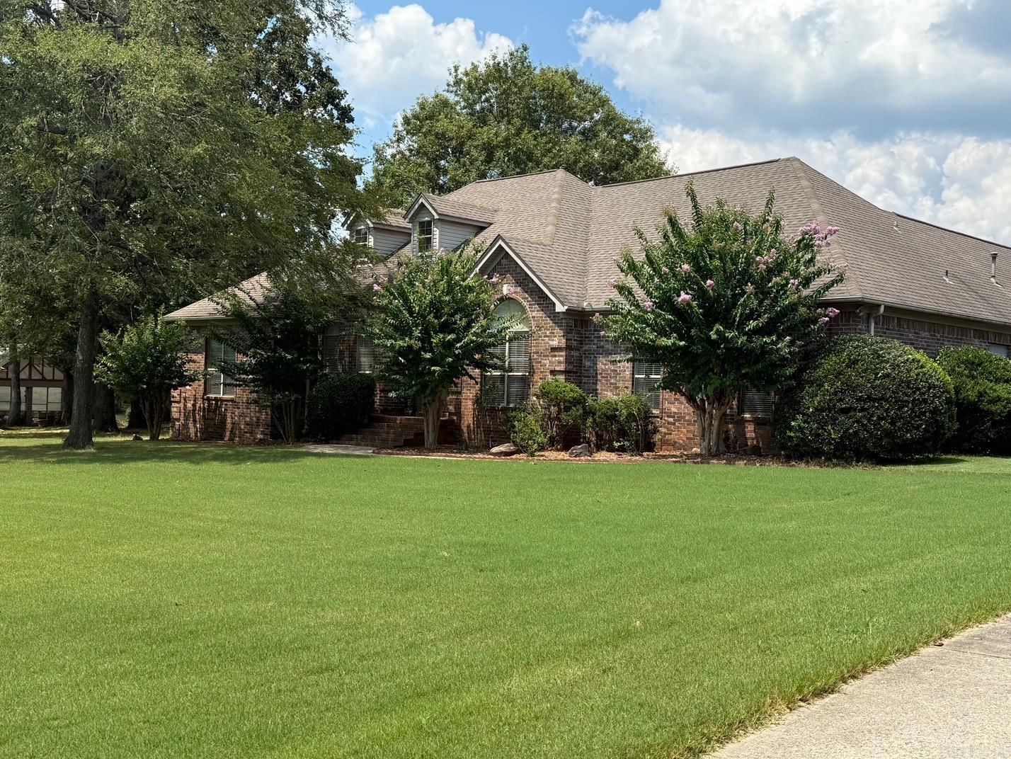 Welcome to Bushwood Estates! Enjoy a wonderfully kept home on 1.13 acres in one of the most desired subdivisions in Jacksonville. New roof in 2016, New HVAC 2020, New flooring 2020, and just installed, a new oven / microwave combo . Conveniently located for Air Base or freeway commute, and if your a fan of volleyball or badminton... the net stays!! Agents please see remarks.