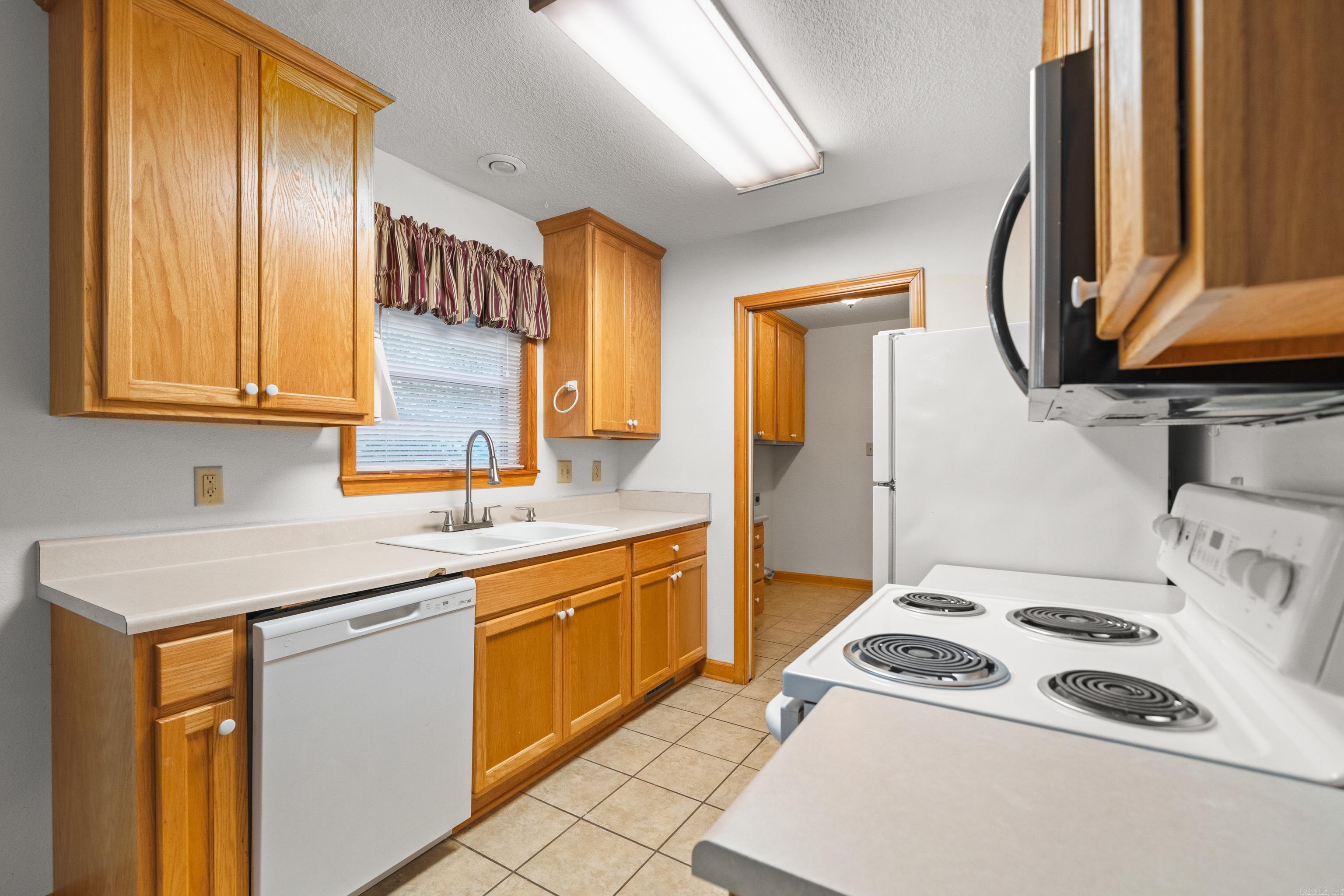 ARROWHEAD LAKE ESTATES 3 - Residential
