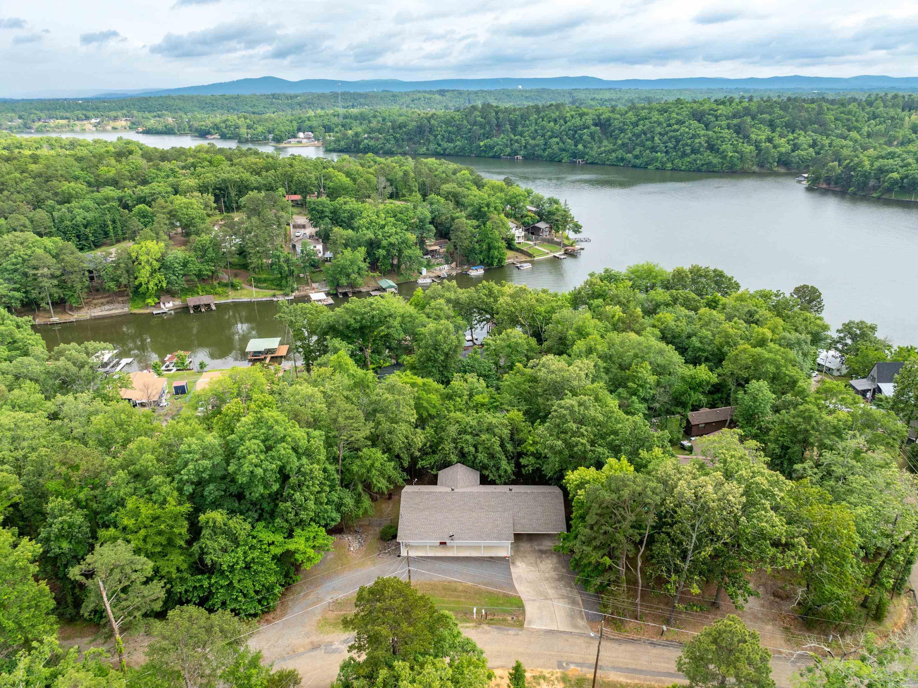 ARROWHEAD LAKE ESTATES 3 - Residential