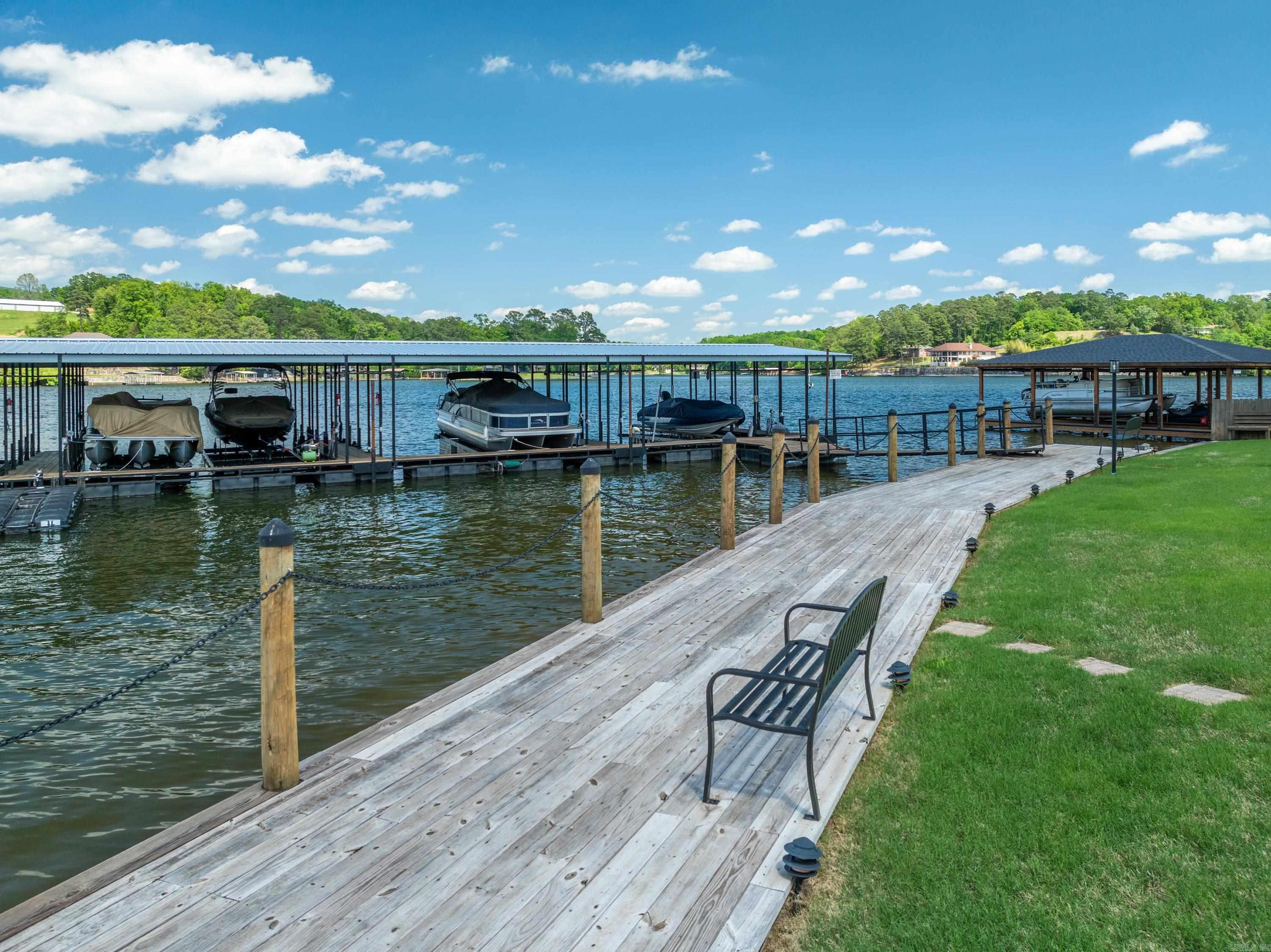 MAJESTIC LAKE VILLAGE TOWNHOMES - Residential