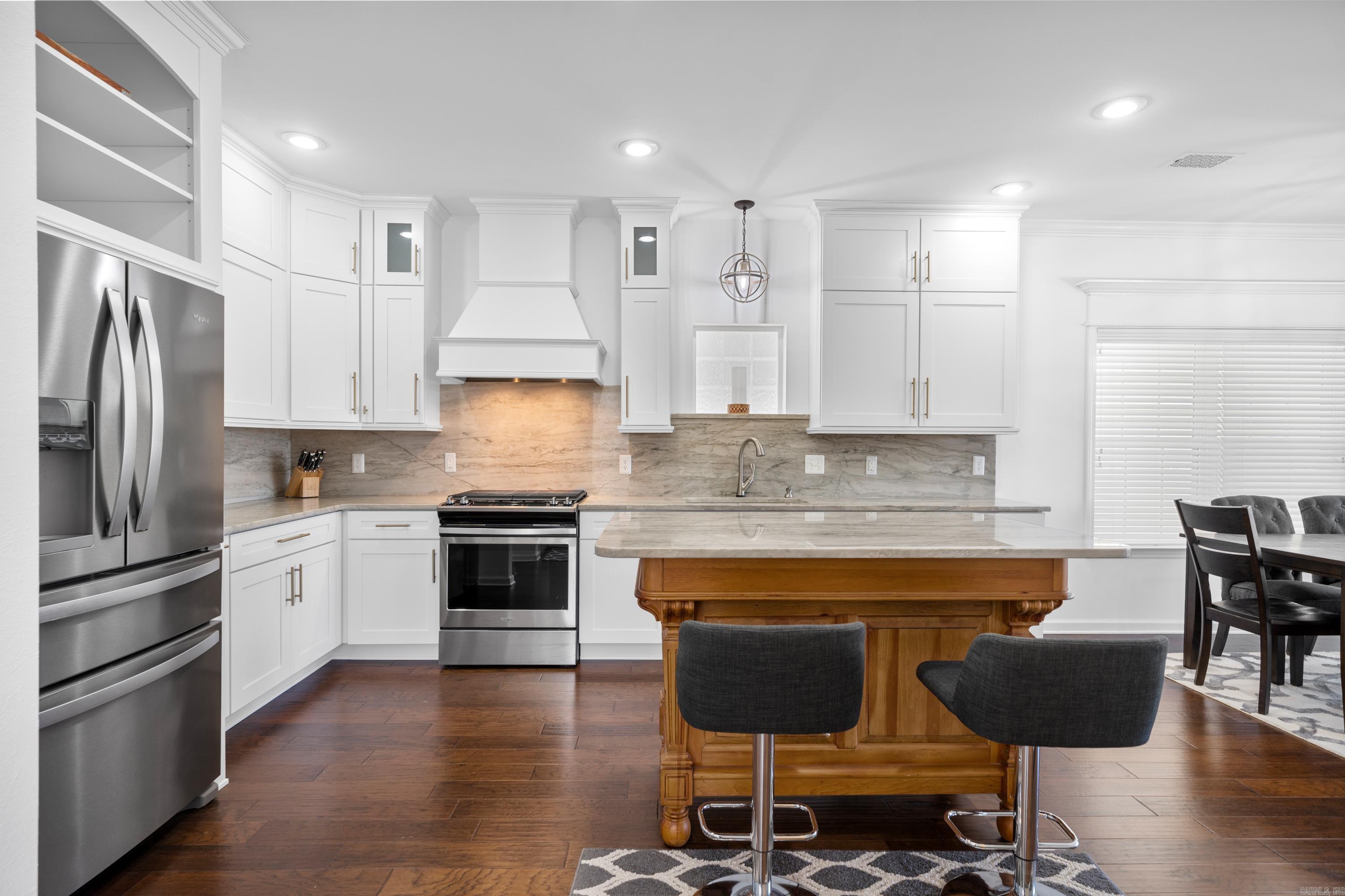 MAJESTIC LAKE VILLAGE TOWNHOMES - Residential