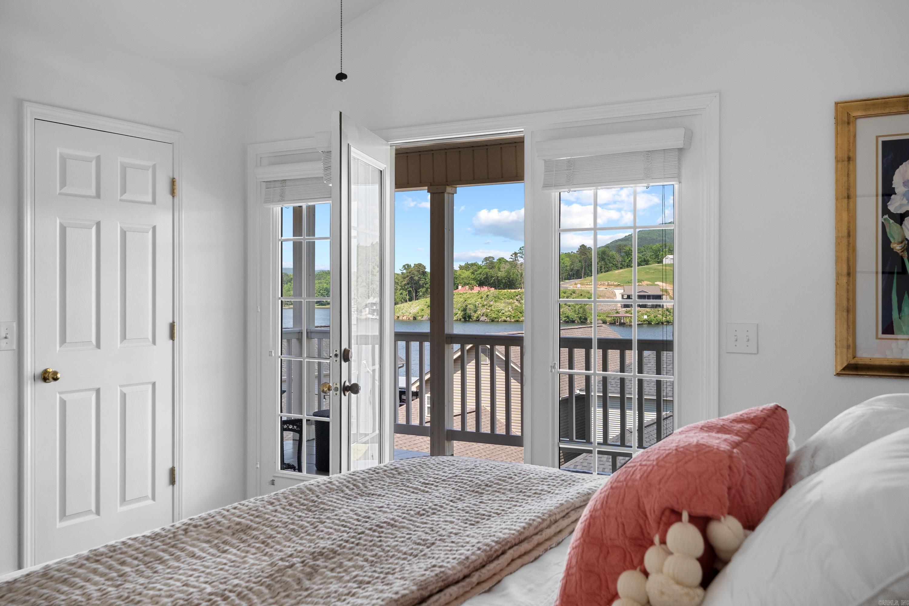 MAJESTIC LAKE VILLAGE TOWNHOMES - Residential