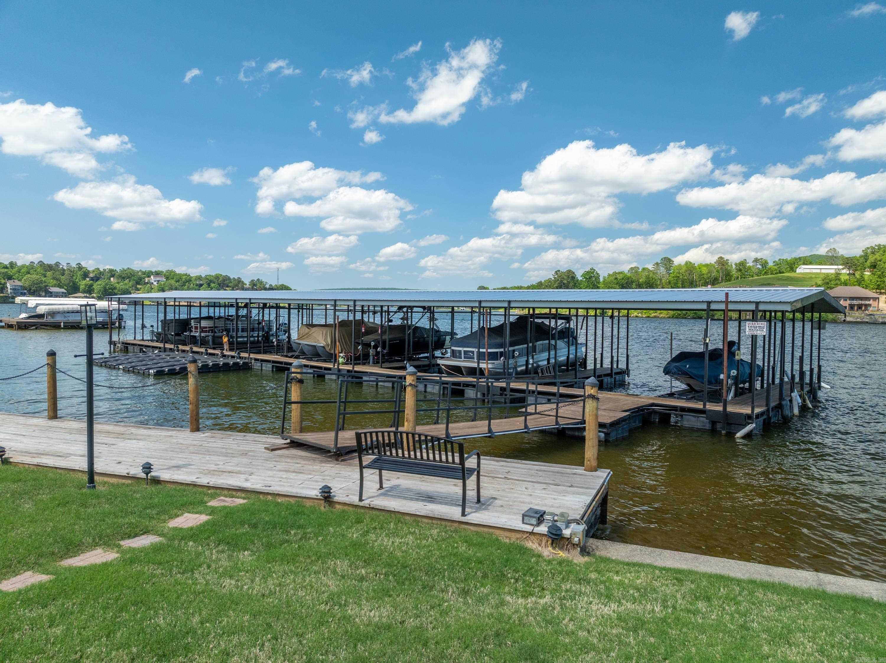 MAJESTIC LAKE VILLAGE TOWNHOMES - Residential