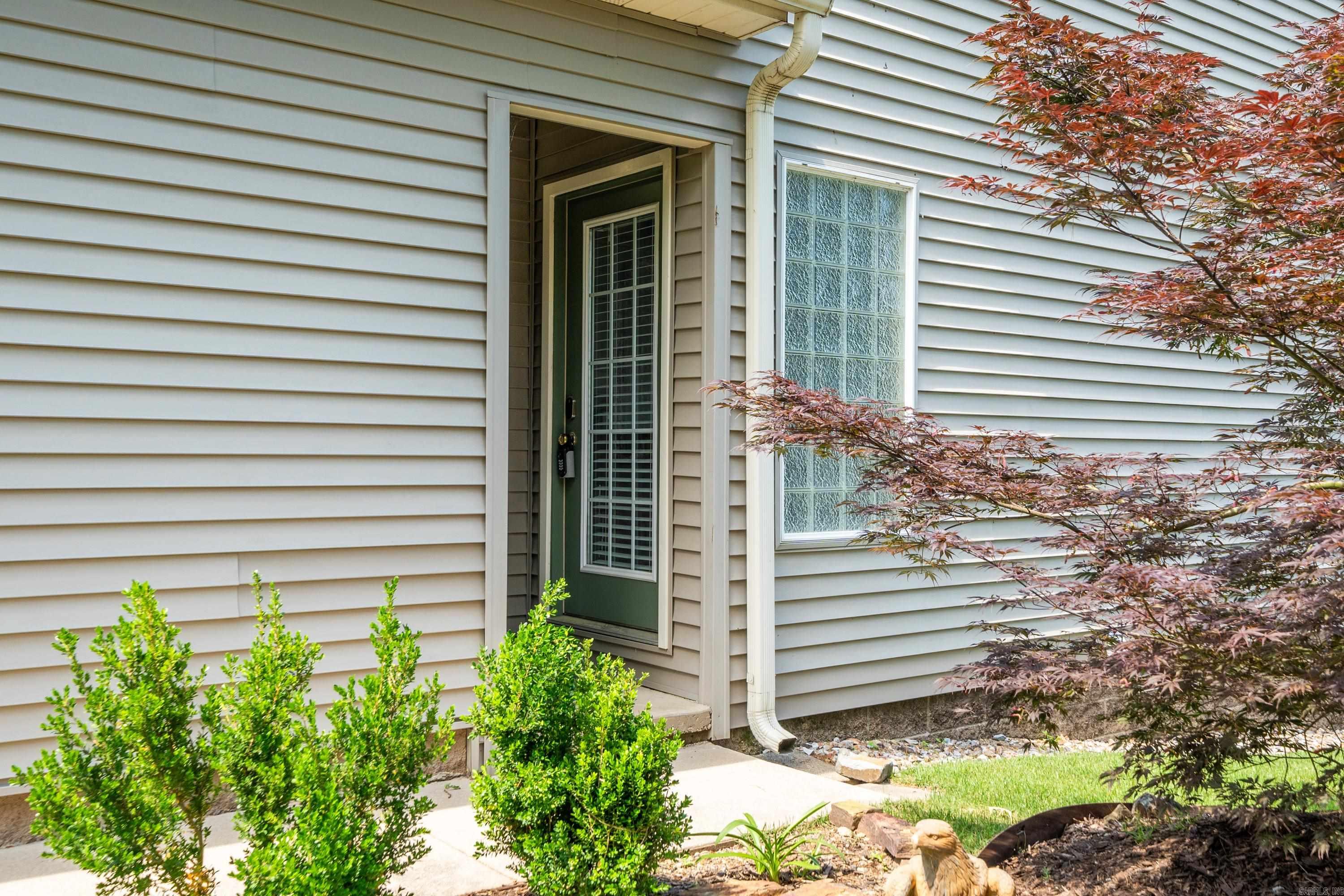 MAJESTIC LAKE VILLAGE TOWNHOMES - Residential