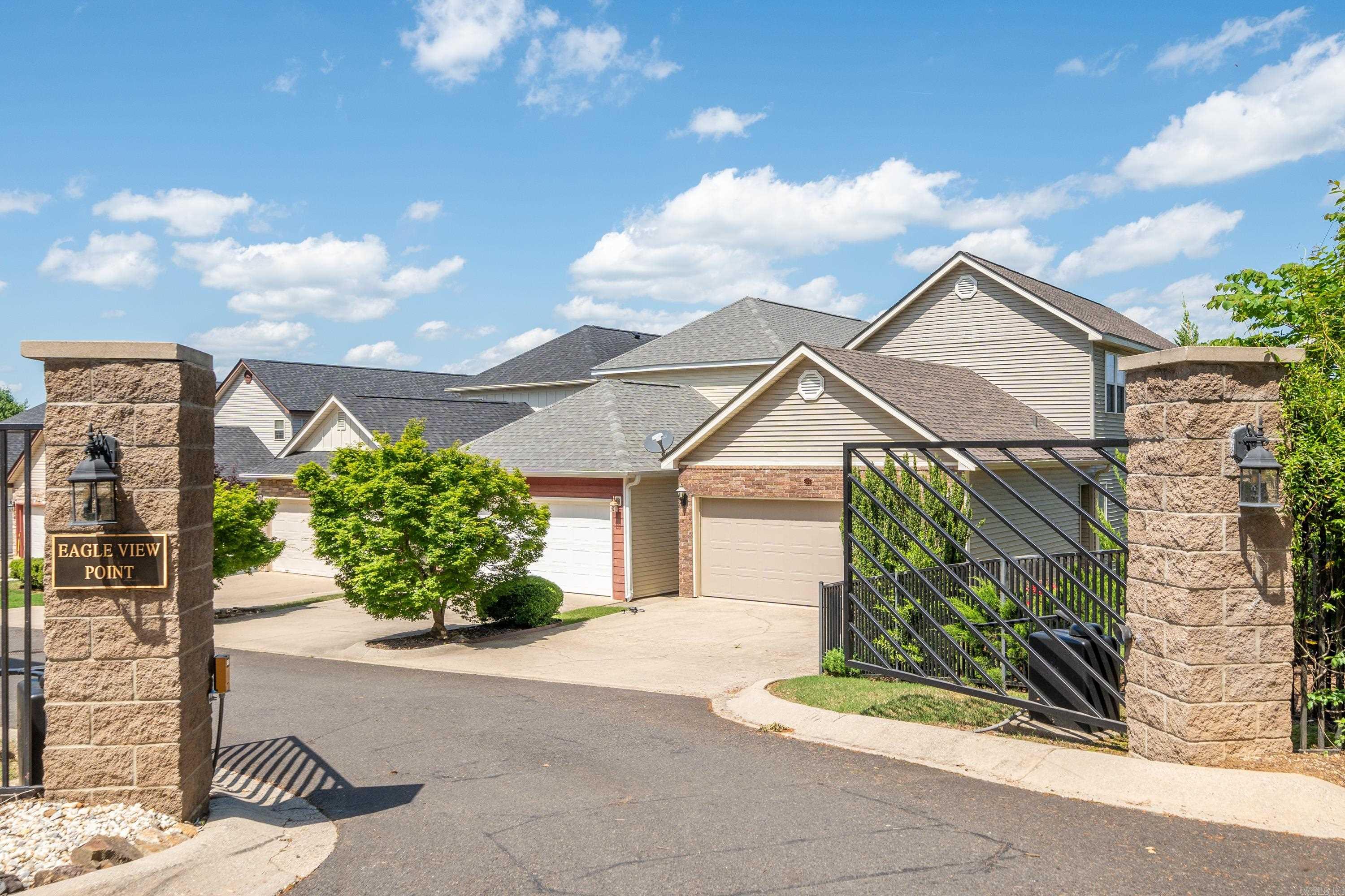 MAJESTIC LAKE VILLAGE TOWNHOMES - Residential