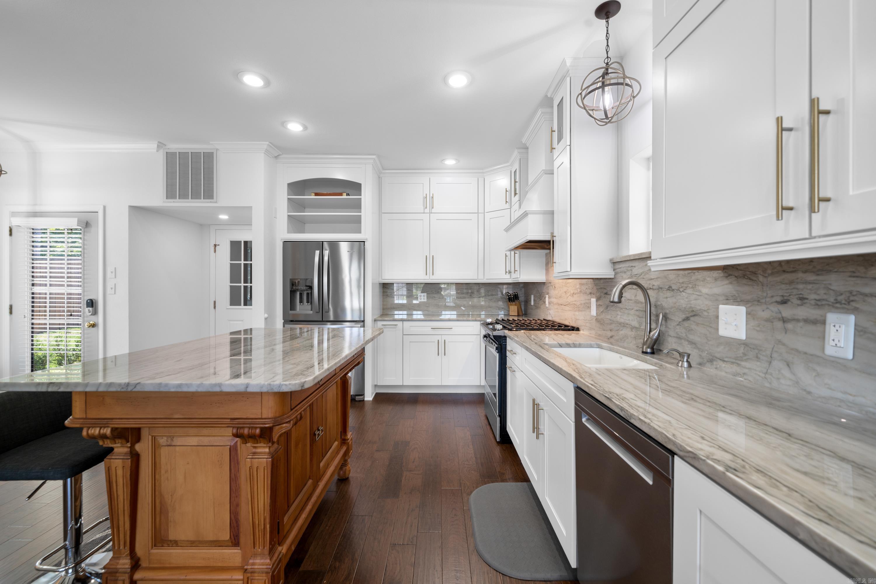 MAJESTIC LAKE VILLAGE TOWNHOMES - Residential