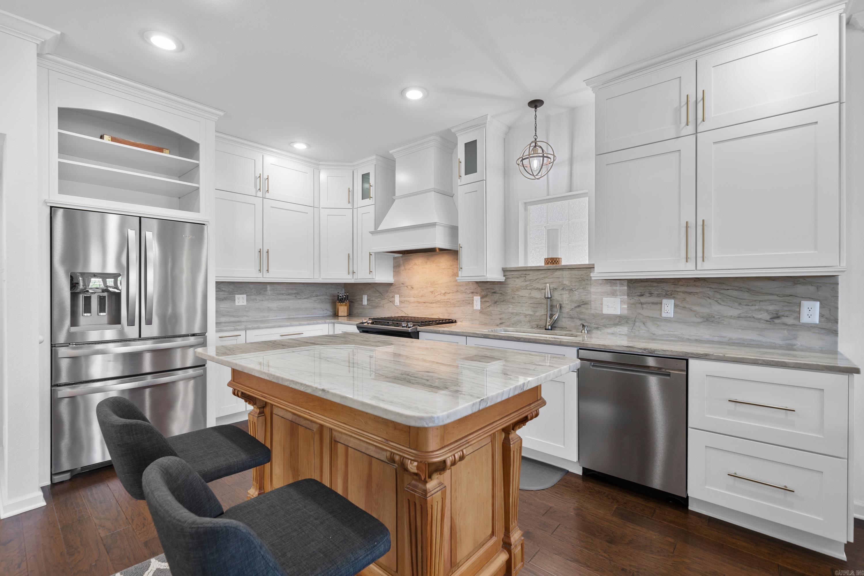 MAJESTIC LAKE VILLAGE TOWNHOMES - Residential