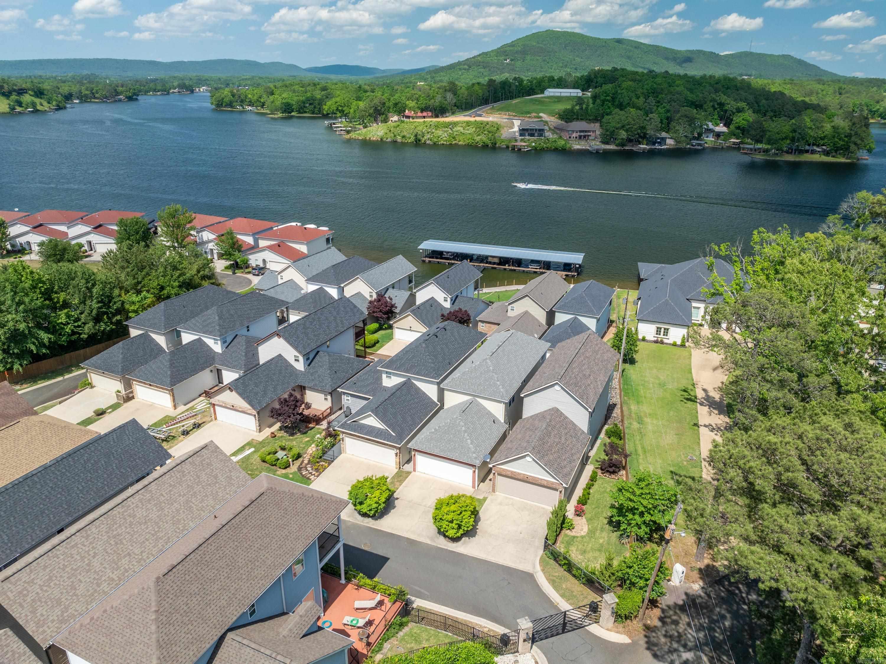 MAJESTIC LAKE VILLAGE TOWNHOMES - Residential