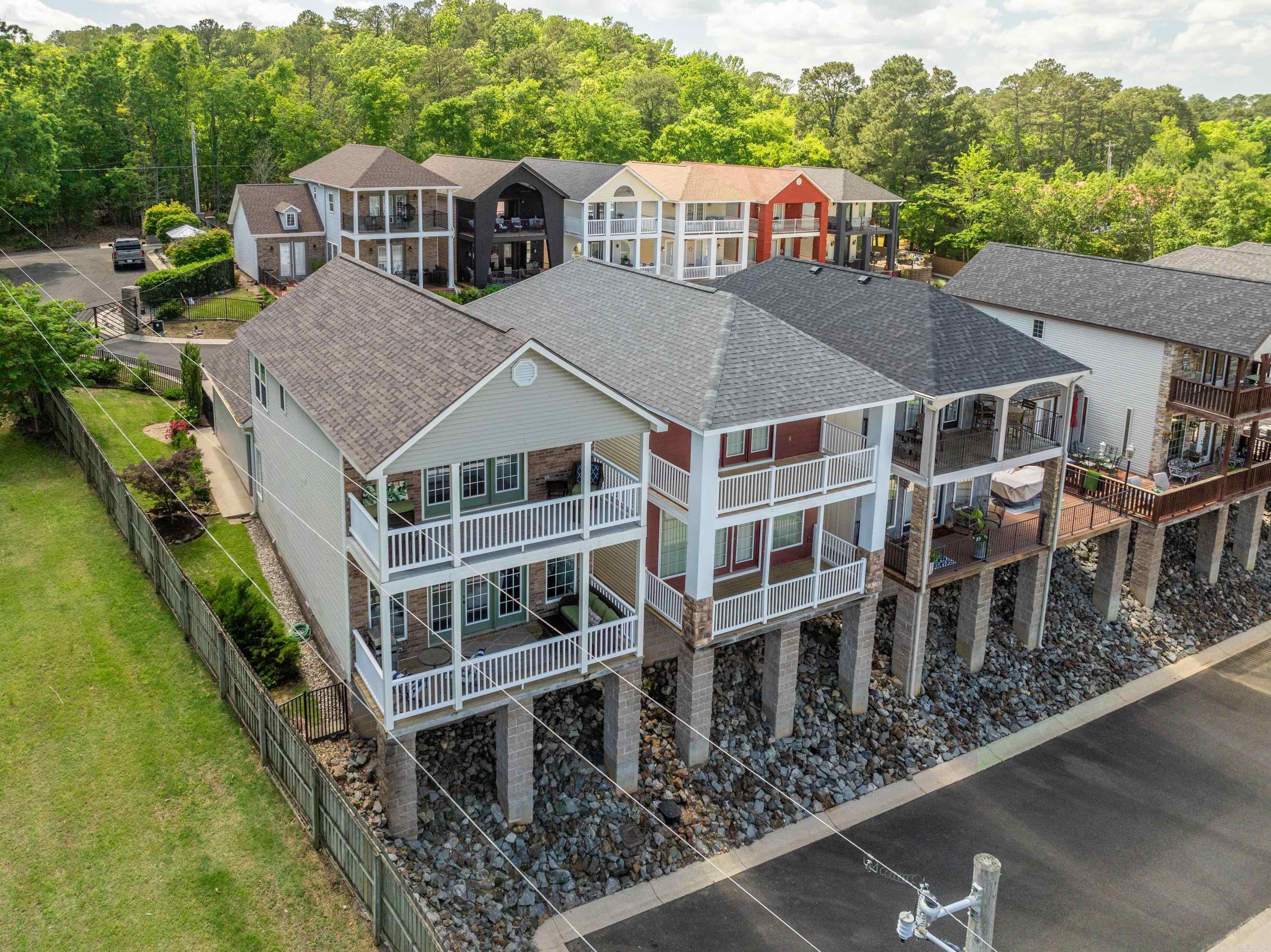 MAJESTIC LAKE VILLAGE TOWNHOMES - Residential