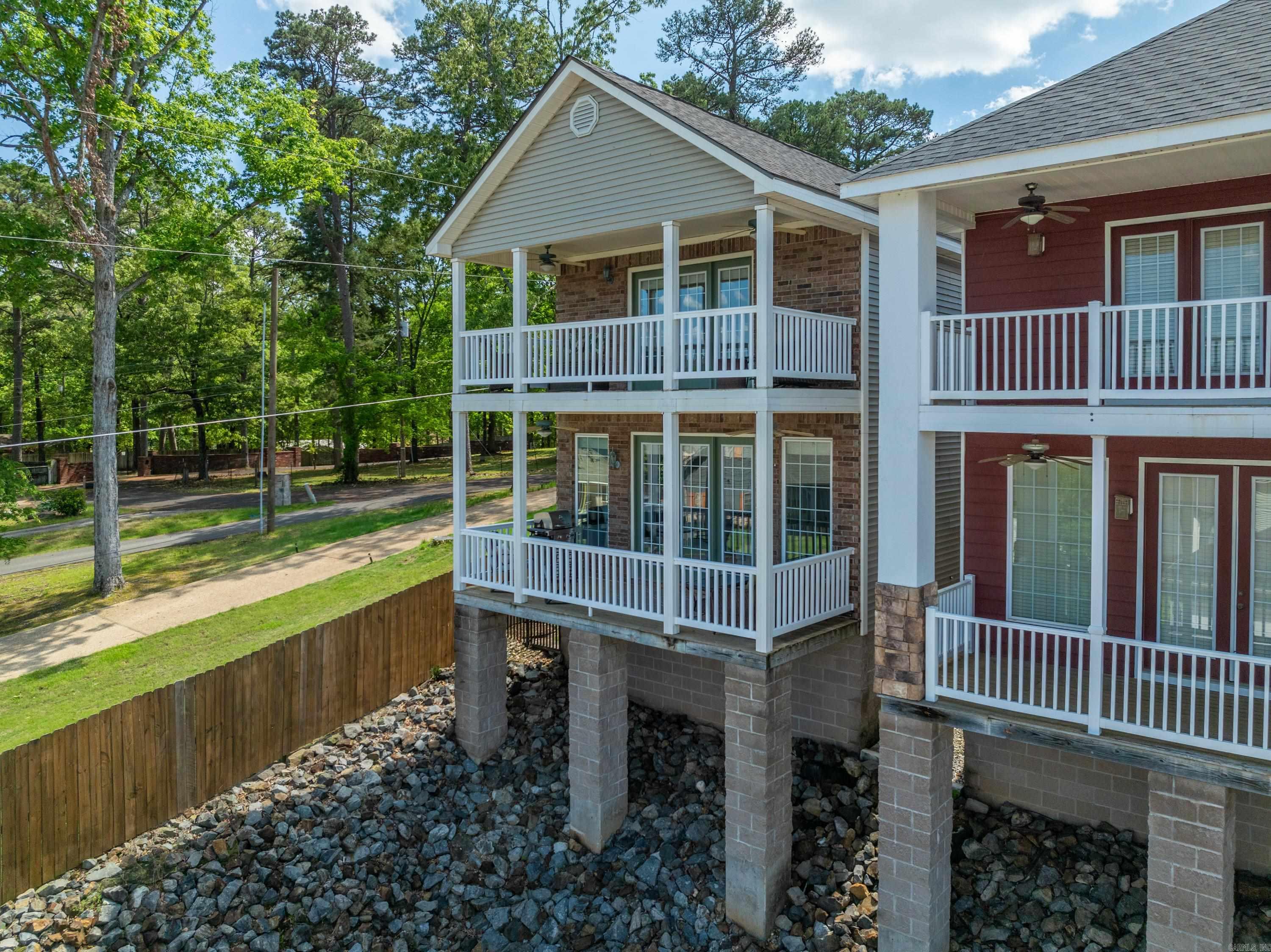 MAJESTIC LAKE VILLAGE TOWNHOMES - Residential