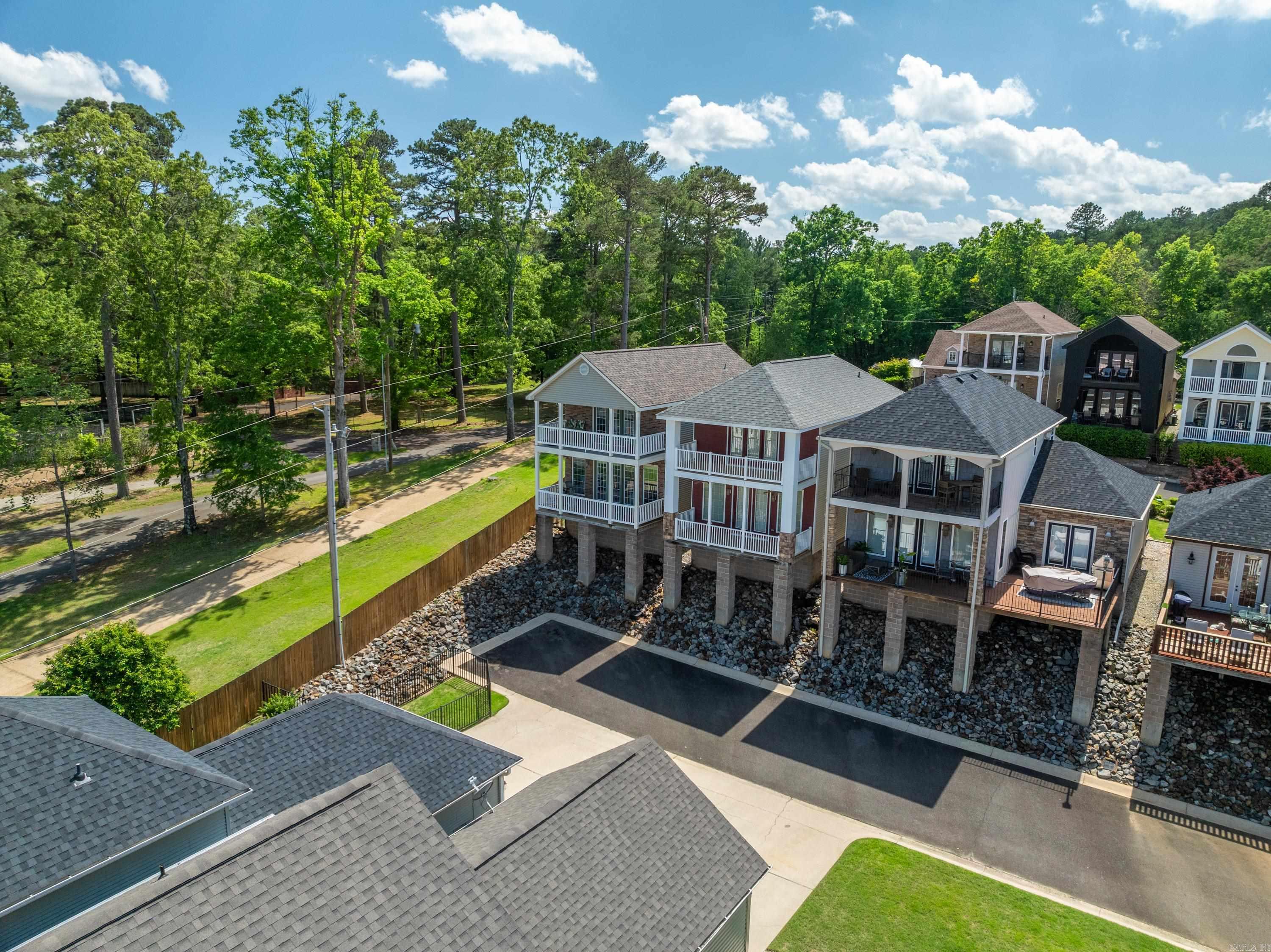 MAJESTIC LAKE VILLAGE TOWNHOMES - Residential