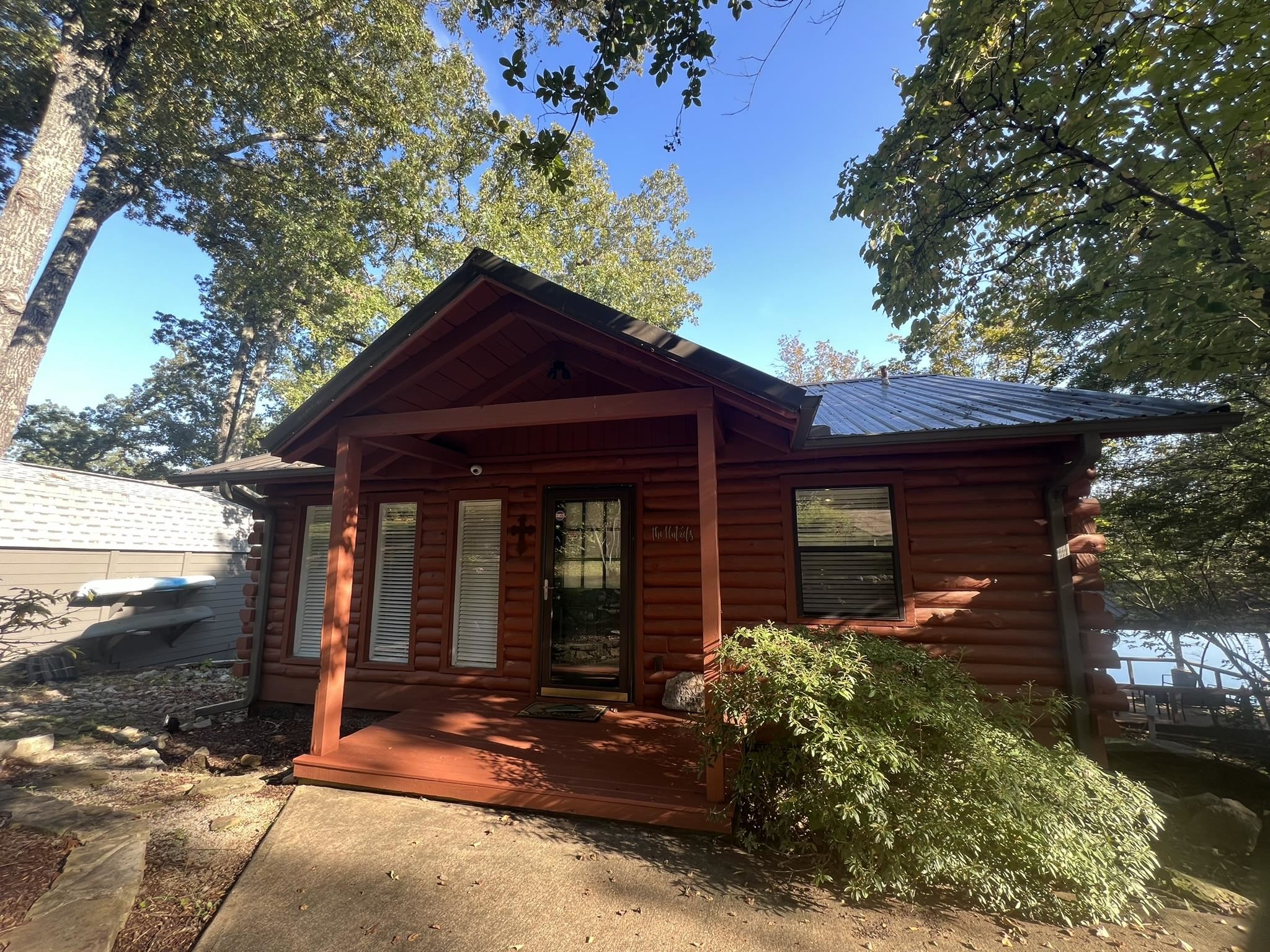 WOODLAND HILLS - Residential