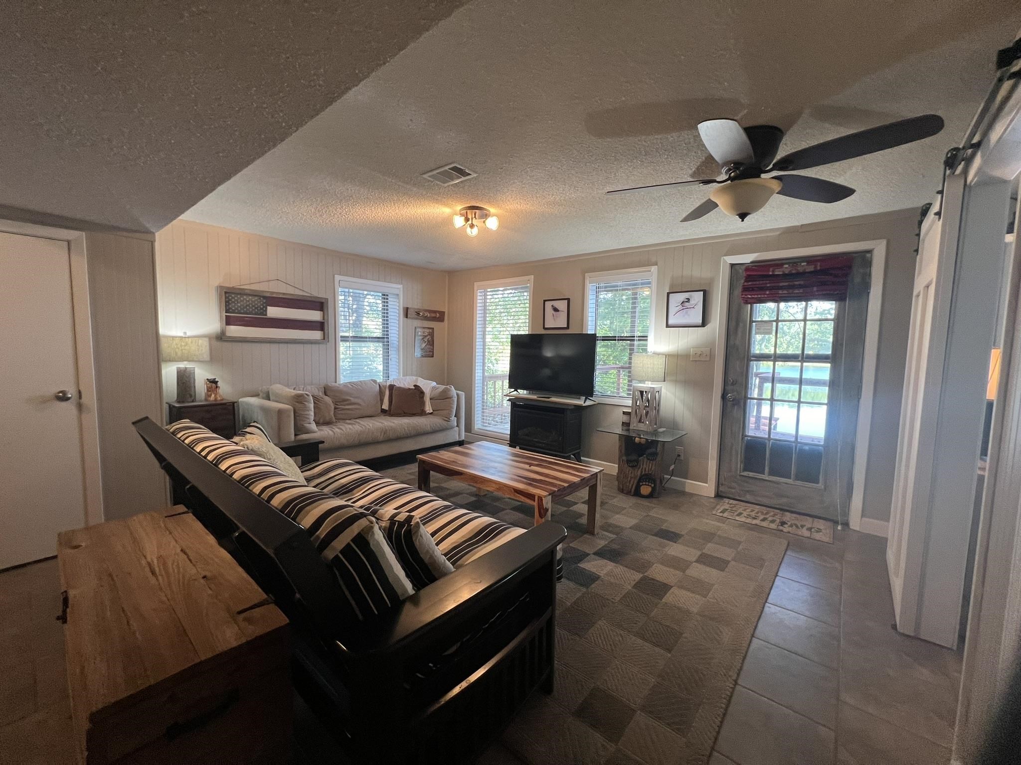 WOODLAND HILLS - Residential