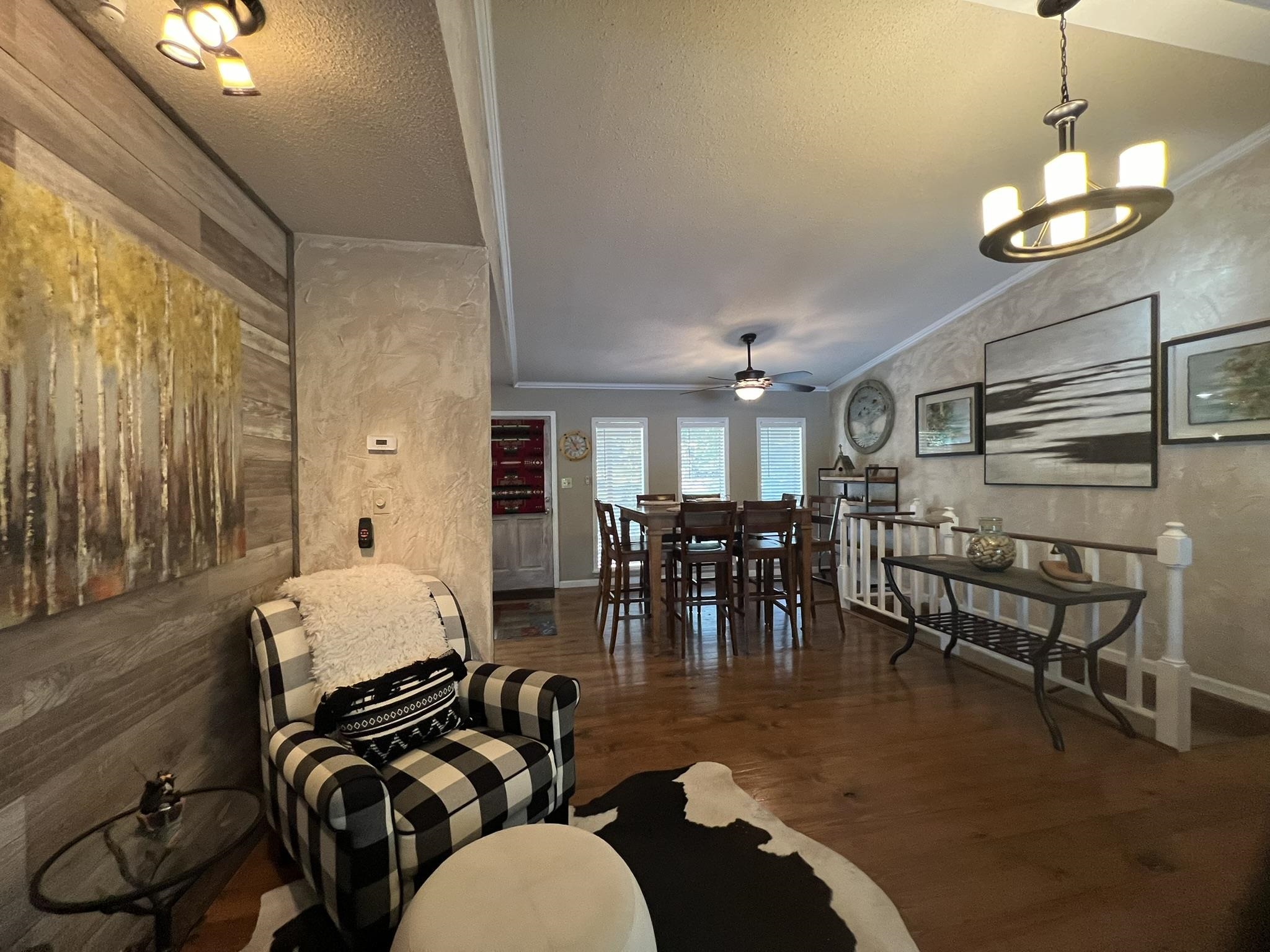 WOODLAND HILLS - Residential