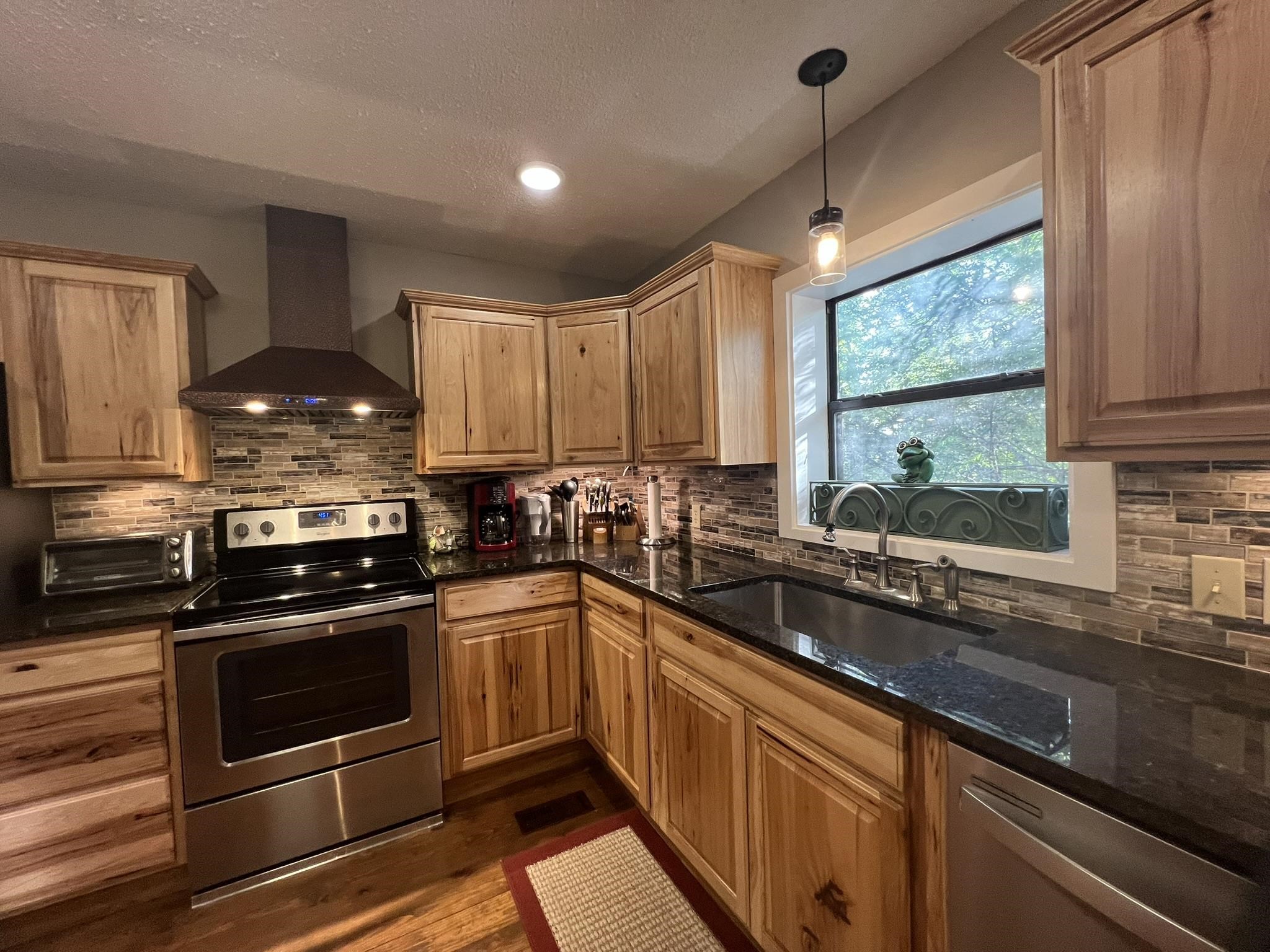 WOODLAND HILLS - Residential