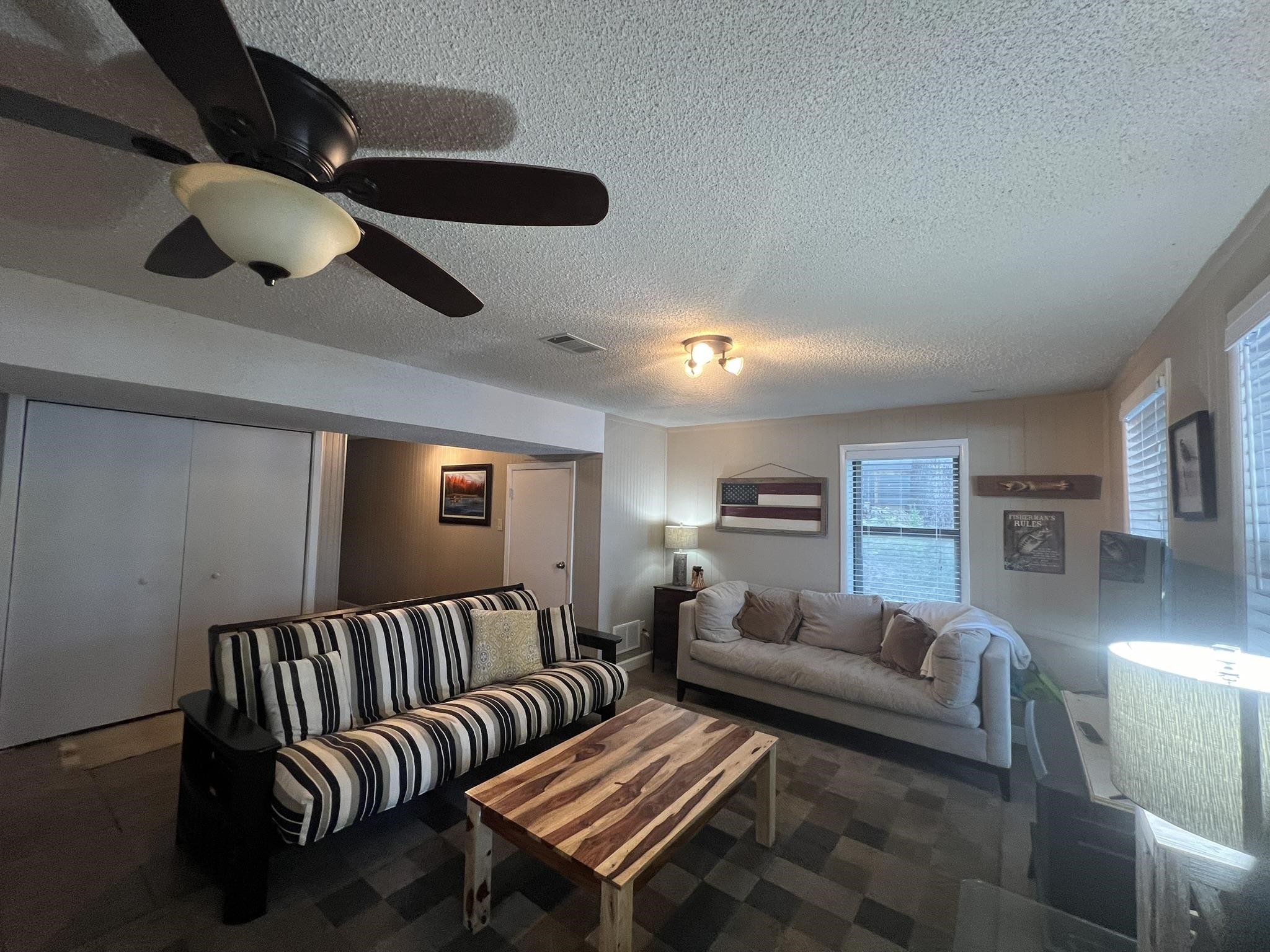 WOODLAND HILLS - Residential