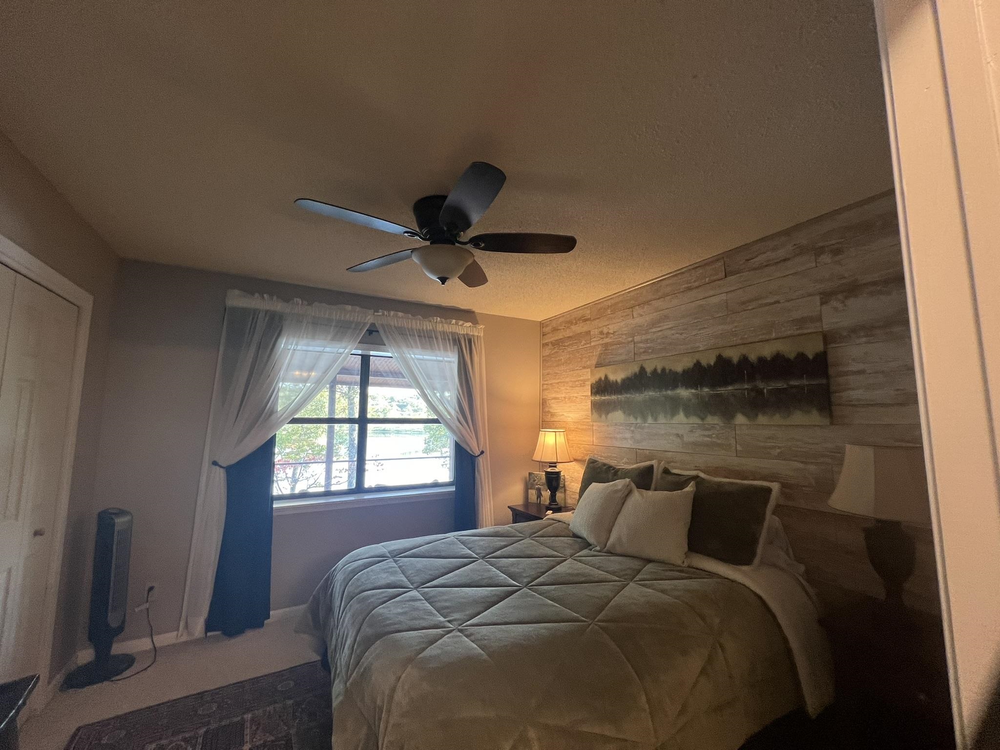 WOODLAND HILLS - Residential