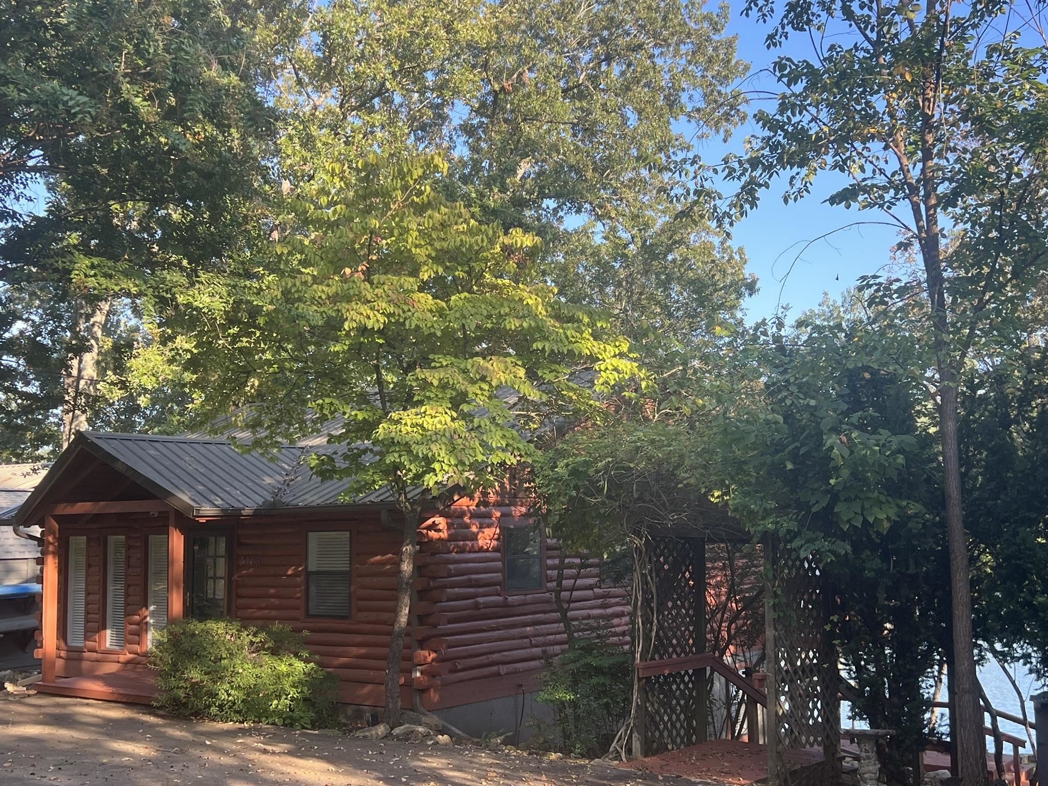 WOODLAND HILLS - Residential