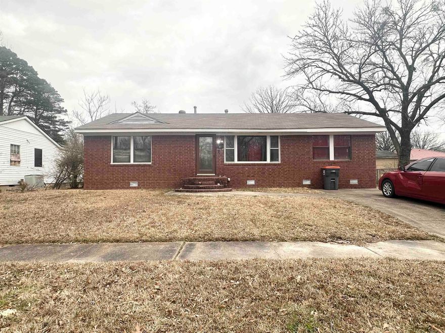 EXCELLENT Investment Property, Large Master Bedroom With Private Bathroom, Split Floor Plan! Two Built In Ovens, Large Back Yard! Please allow 24 hours notice for all showings, tenant in place.  See agent remarks