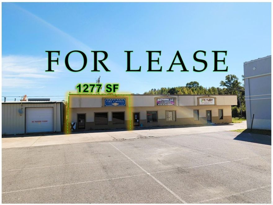 Space for lease can be used for many different businesses. Easy access to Race Ave and next to Searcy Cinema and Ollies. Grow your business here! Agents see remarks for terms and conditions.