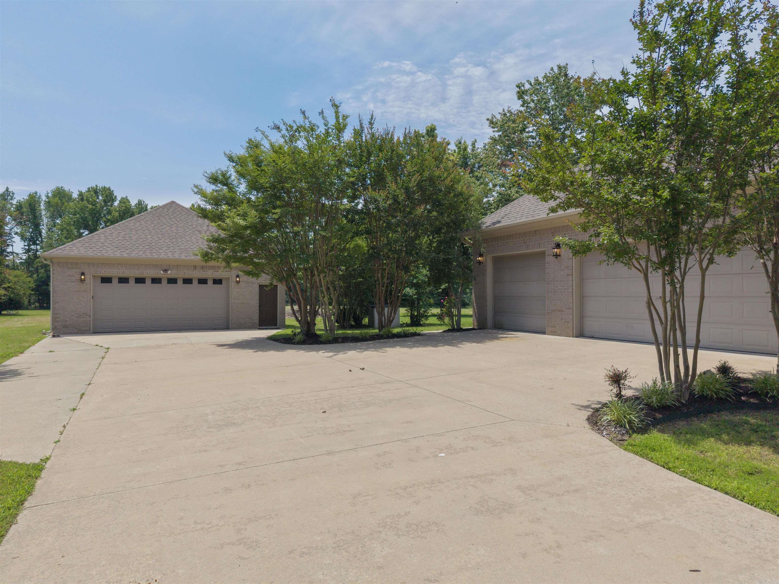WOODMEADE - Residential