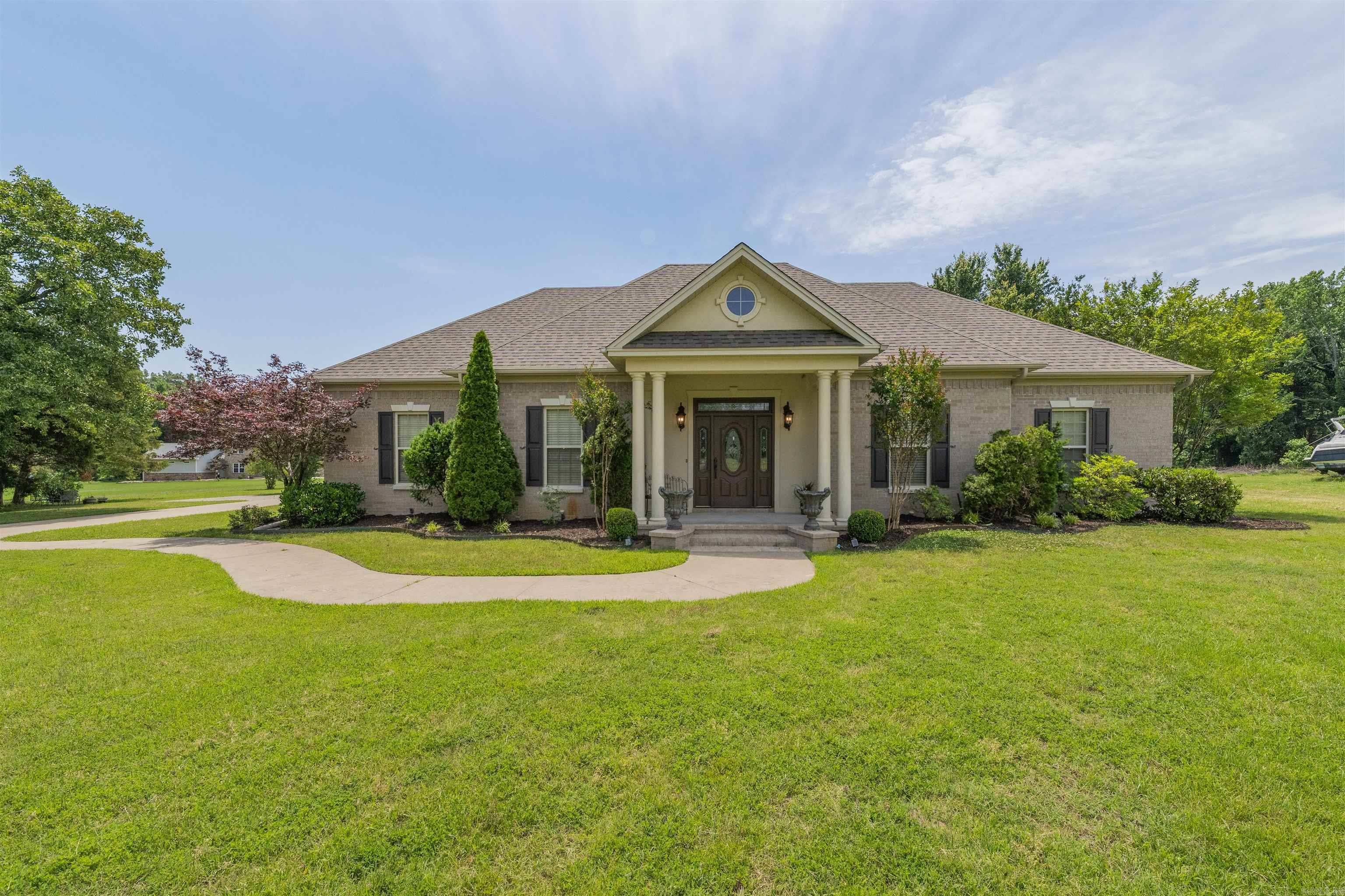 WOODMEADE - Residential