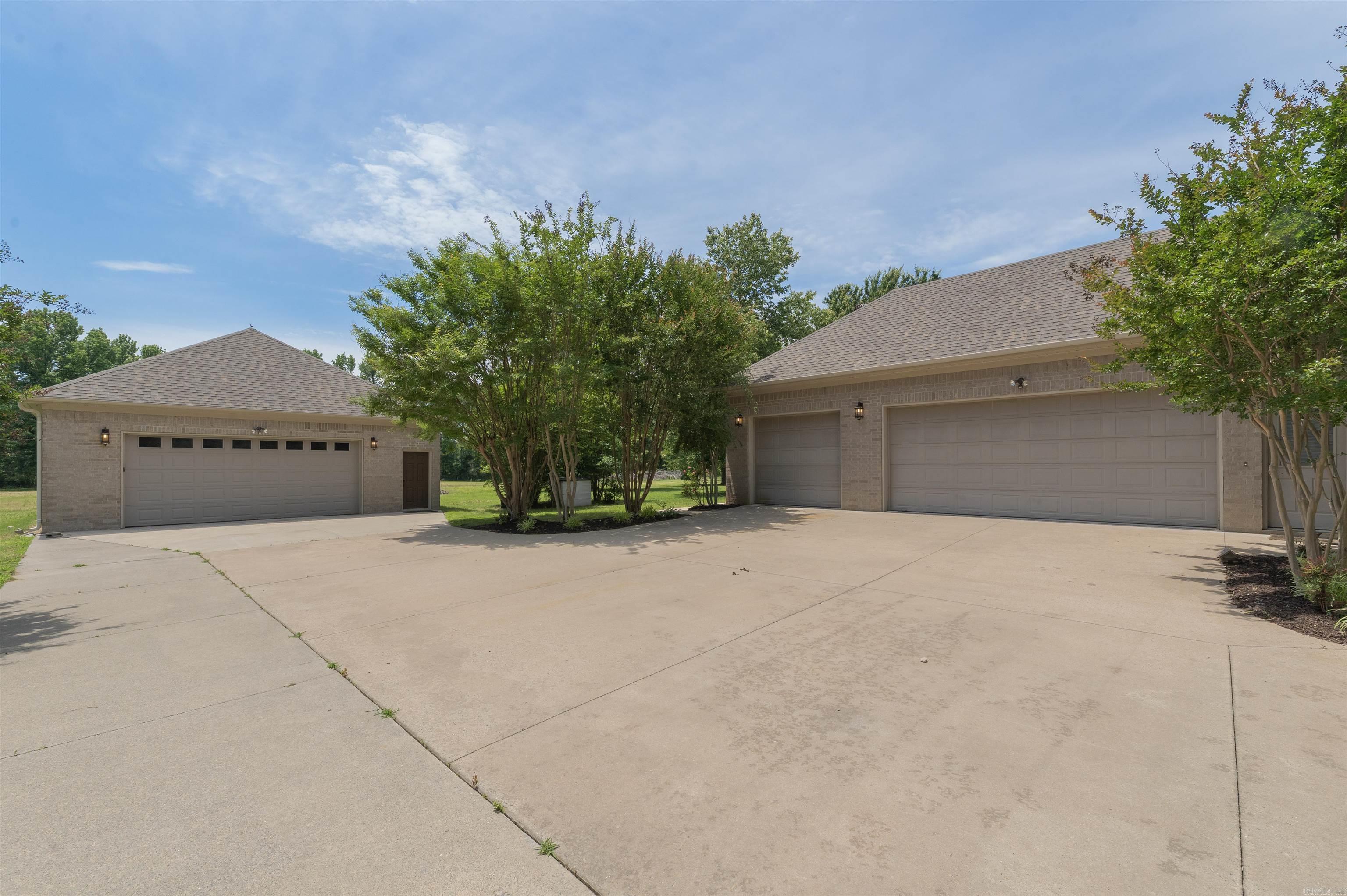 WOODMEADE - Residential
