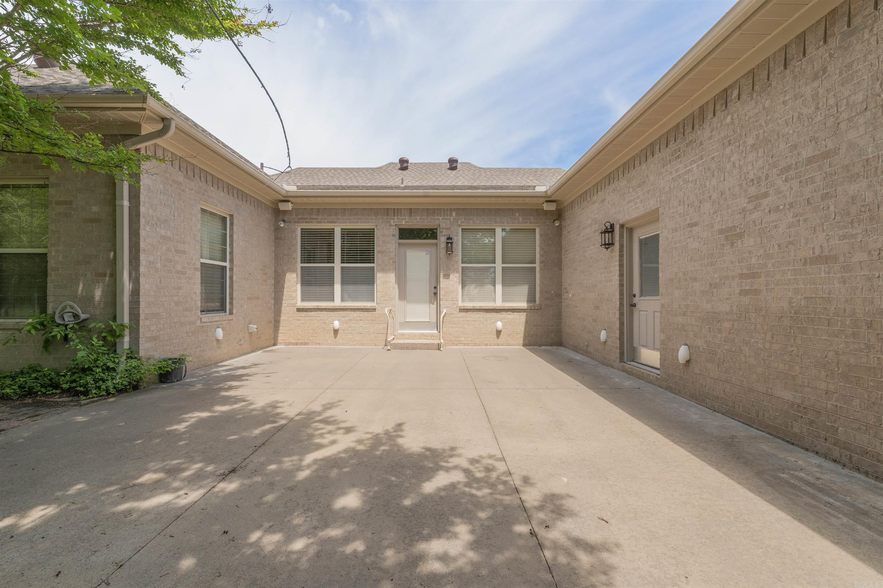 WOODMEADE - Residential