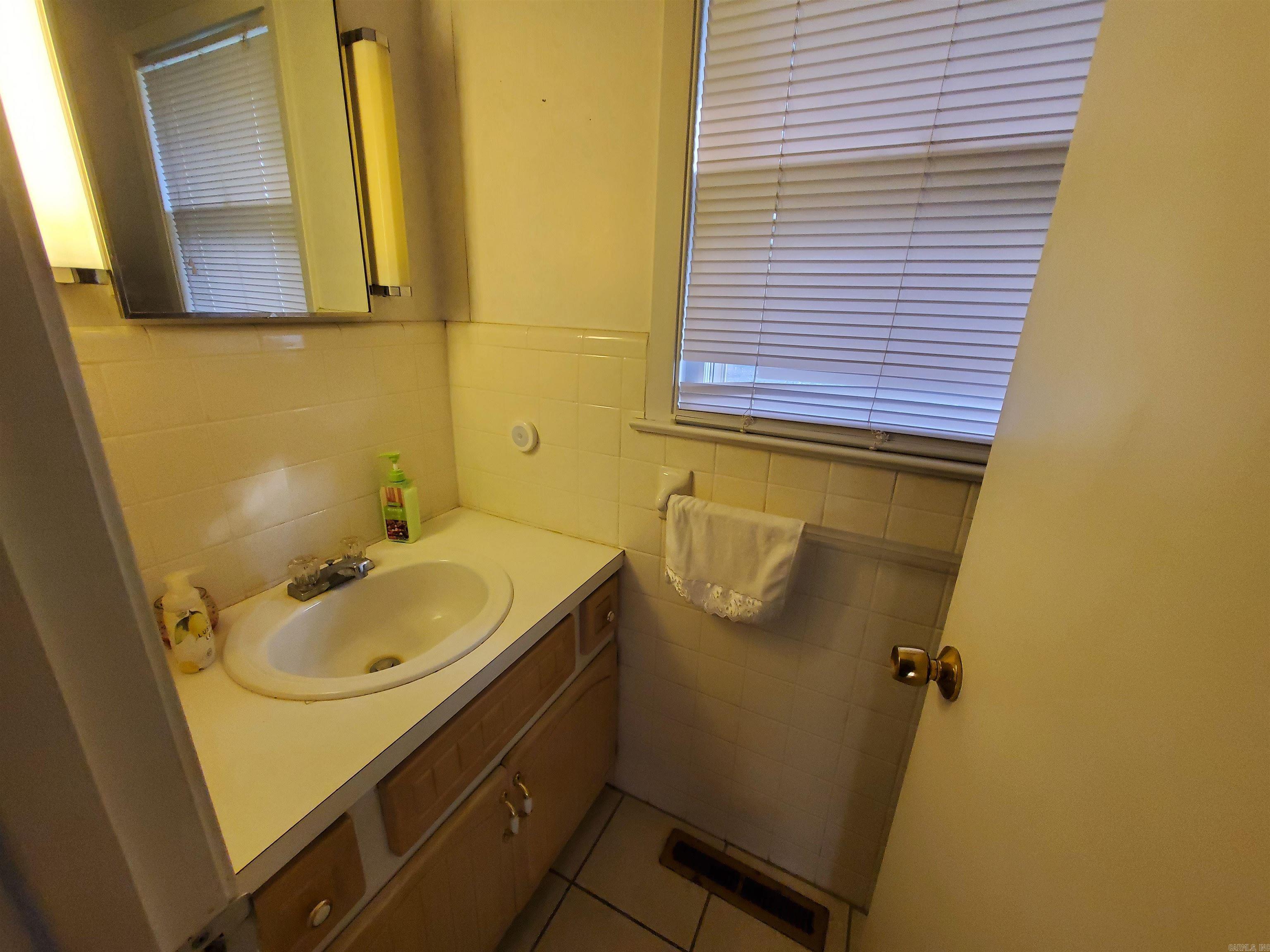 M&B PIGGOTT 2-20-8 - Residential