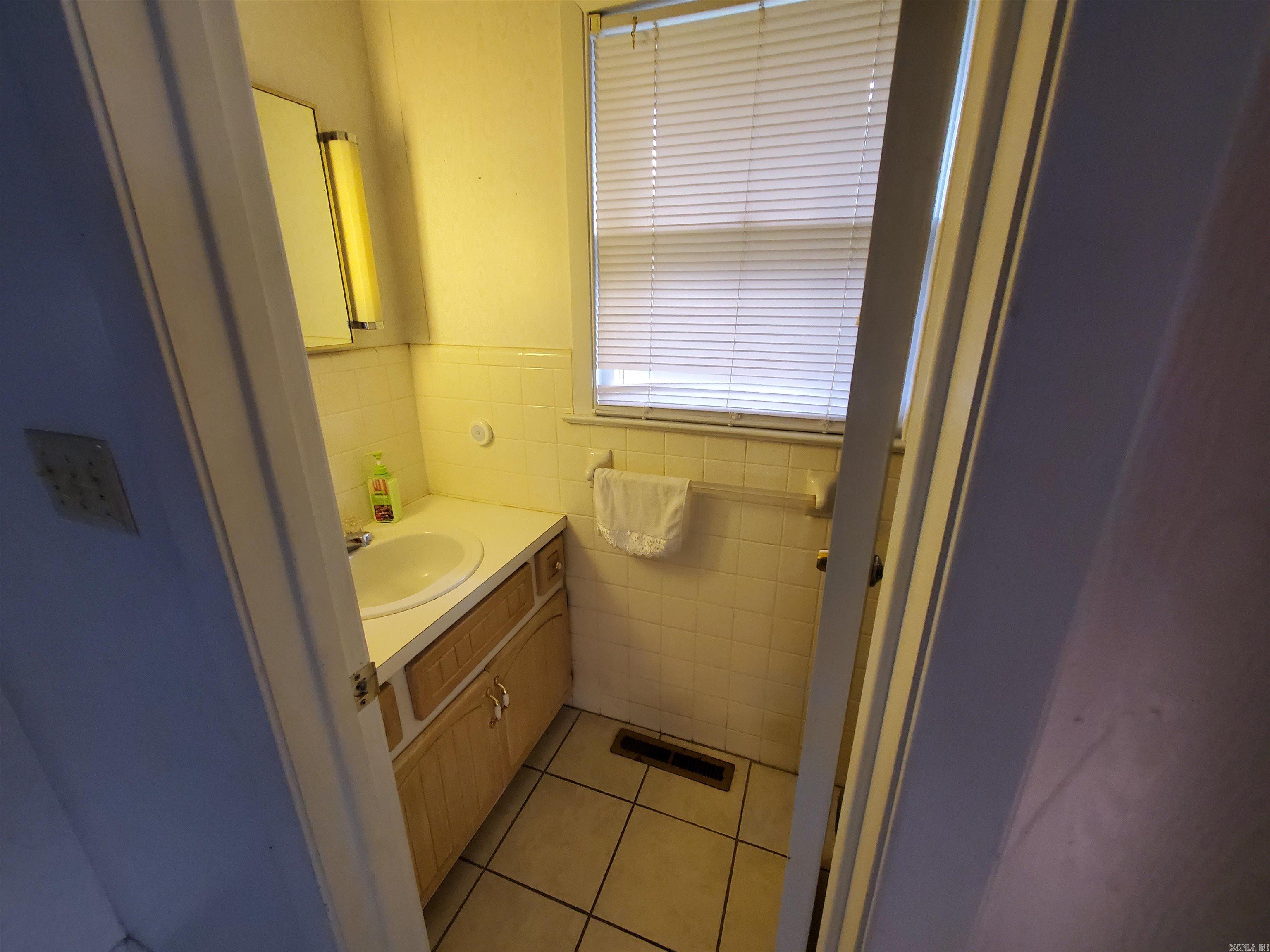 M&B PIGGOTT 2-20-8 - Residential