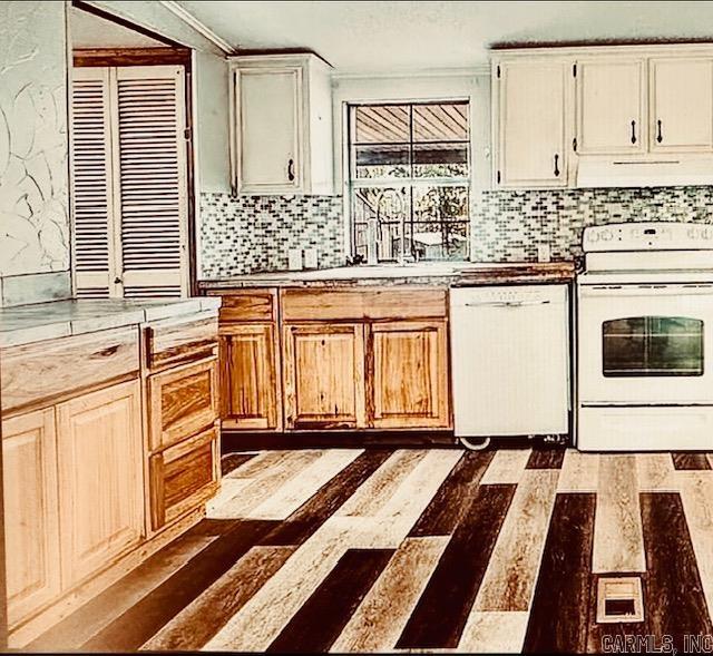 WATERFRONT COVE - Residential
